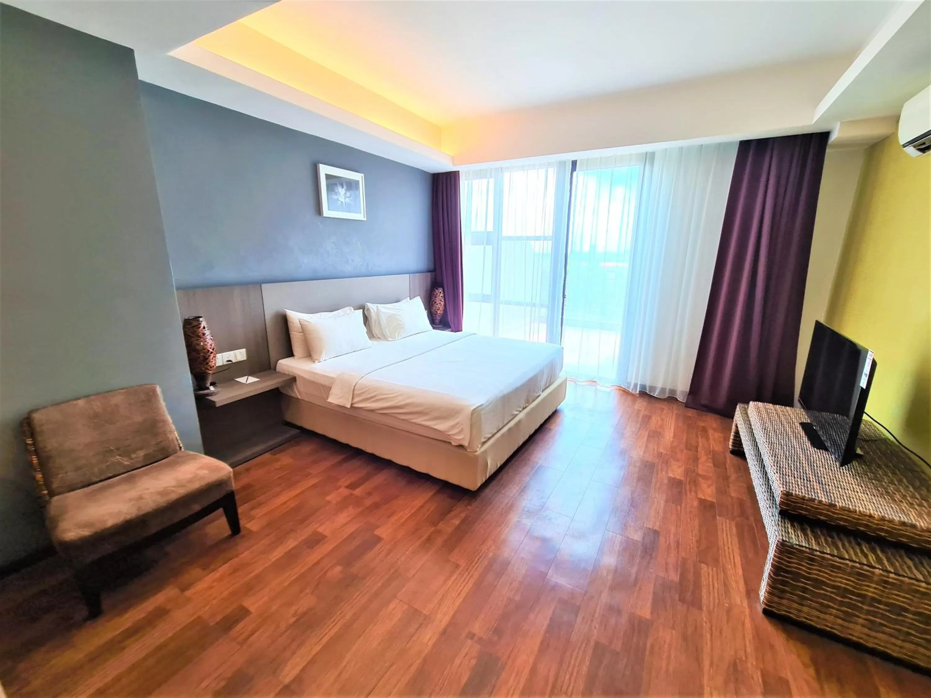 Bedroom, Bed in Nexus Business Suite Hotel