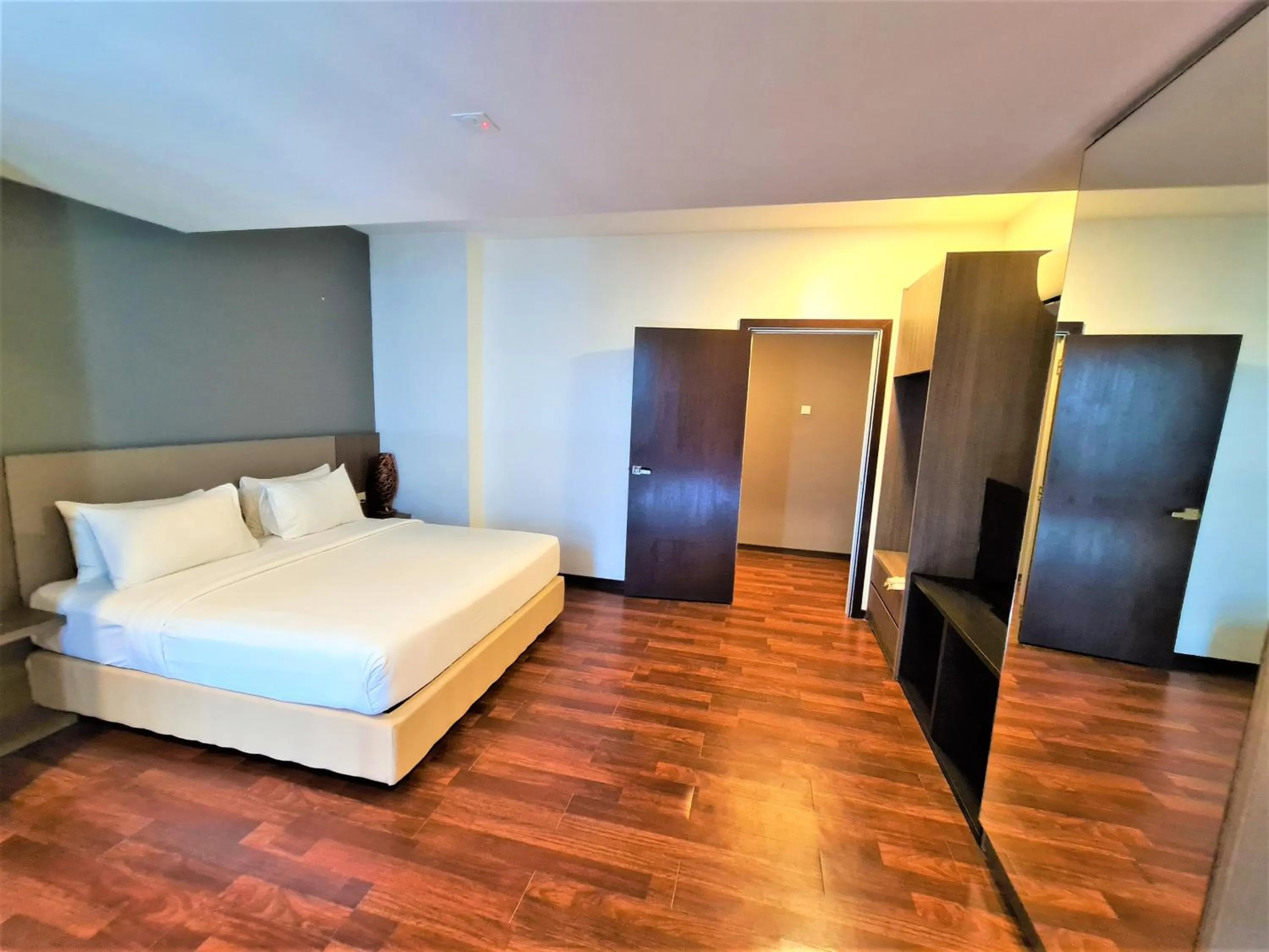 Bedroom, Bed in Nexus Business Suite Hotel