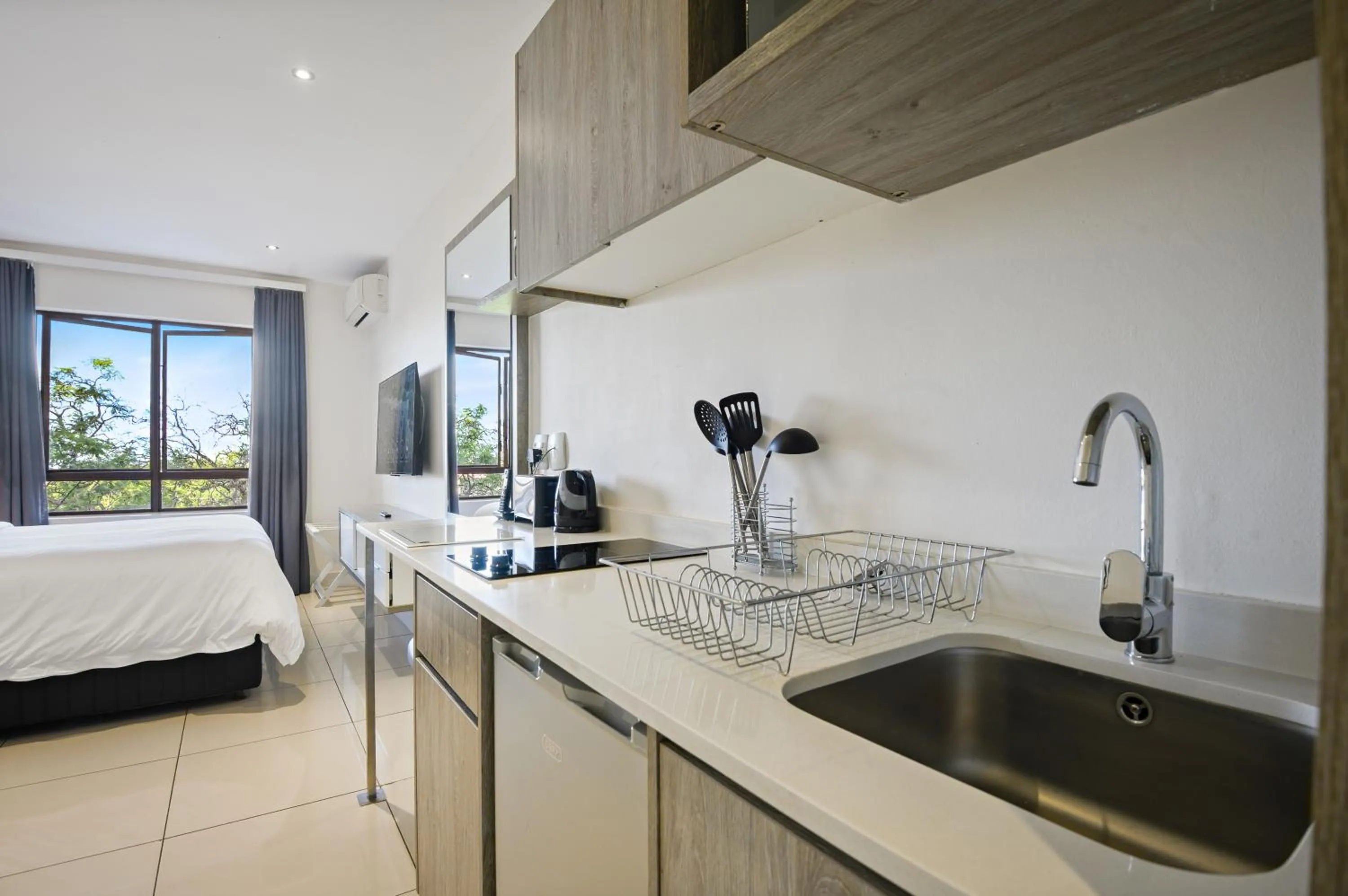 Photo of the whole room, Bed in The Capital on Bath