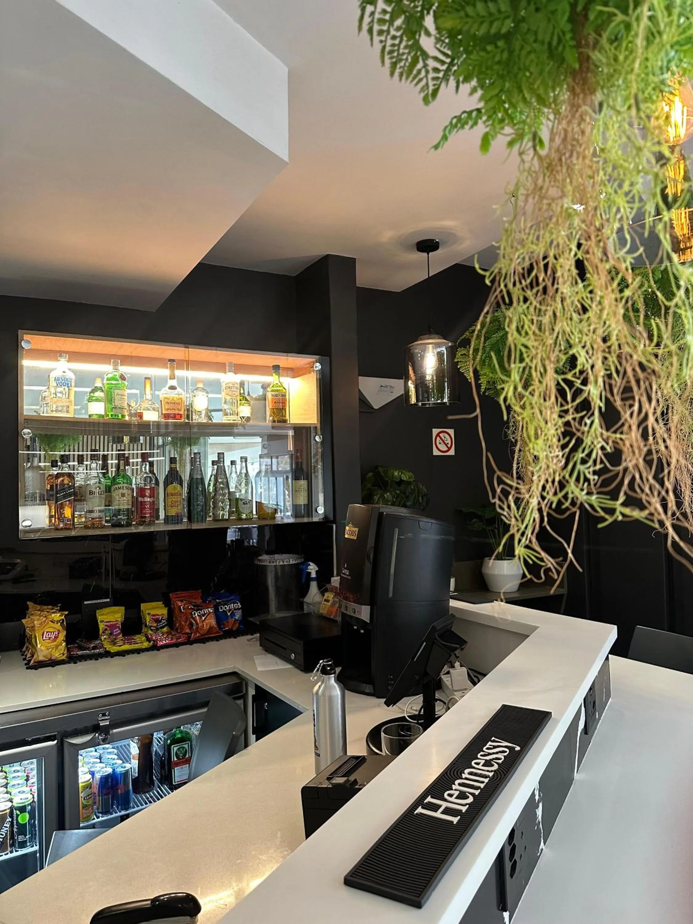 Coffee/tea facilities in The Capital on Bath