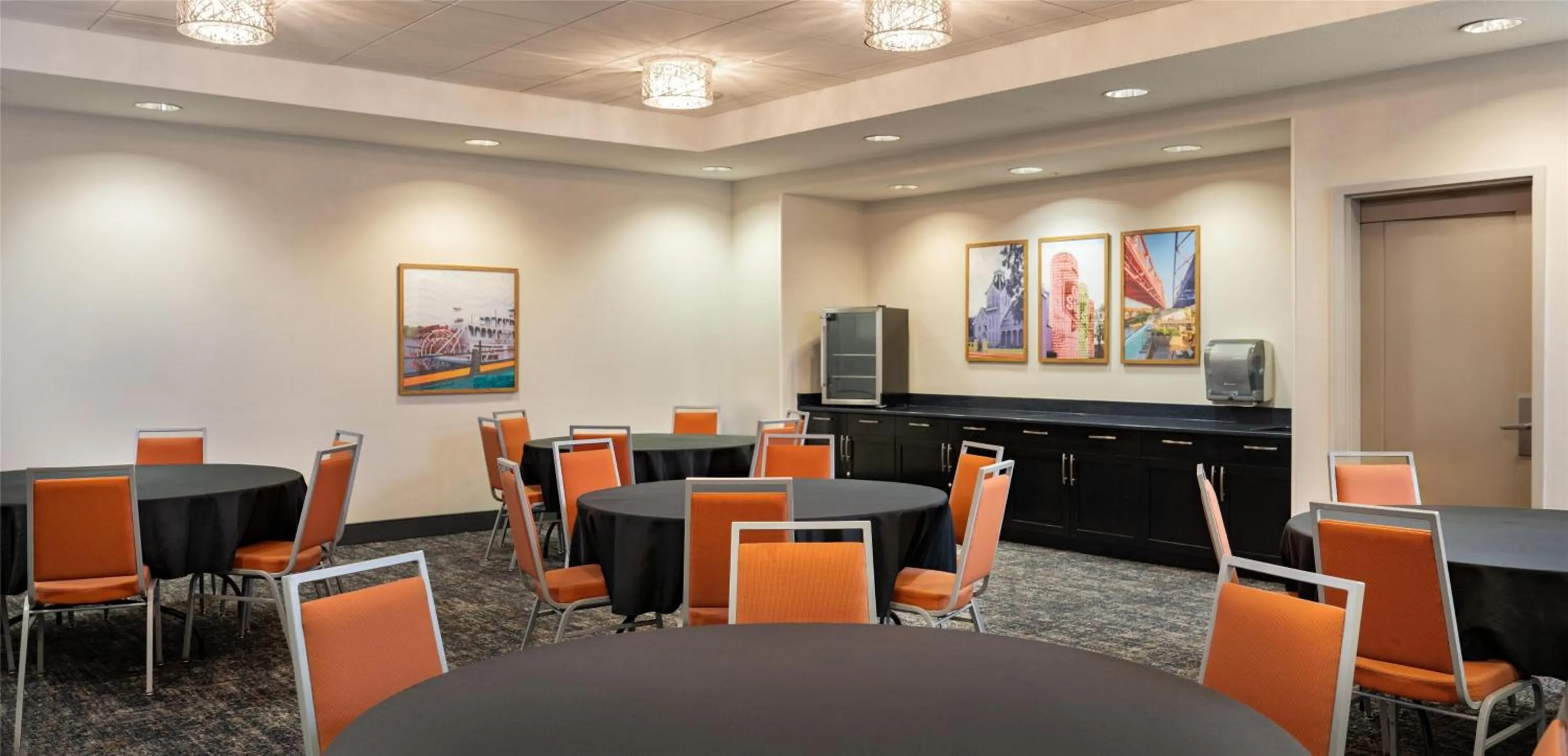 Meeting/conference room in Hampton Inn and Suites La Crosse Downtown