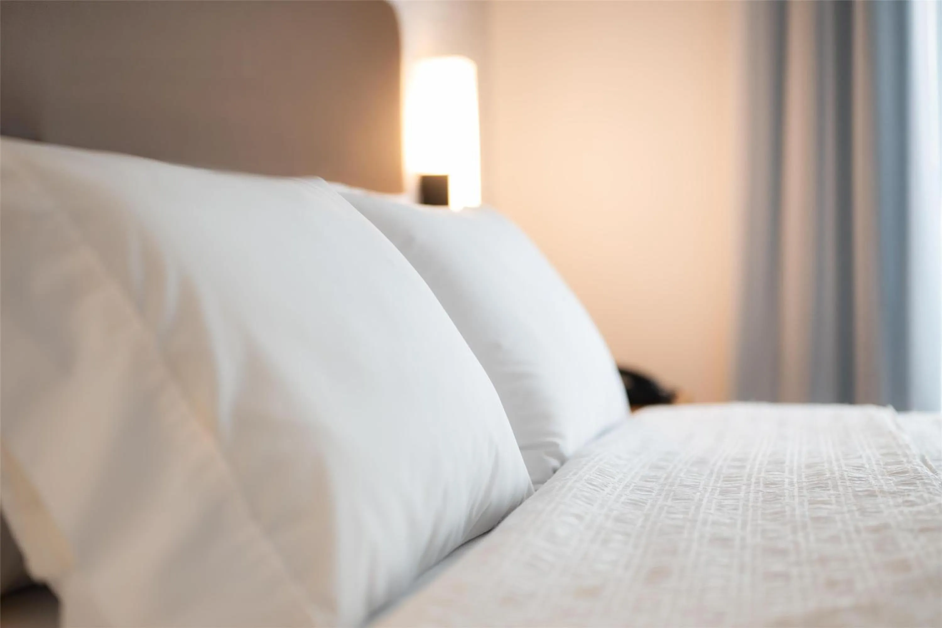 Bed in Hampton Inn and Suites La Crosse Downtown