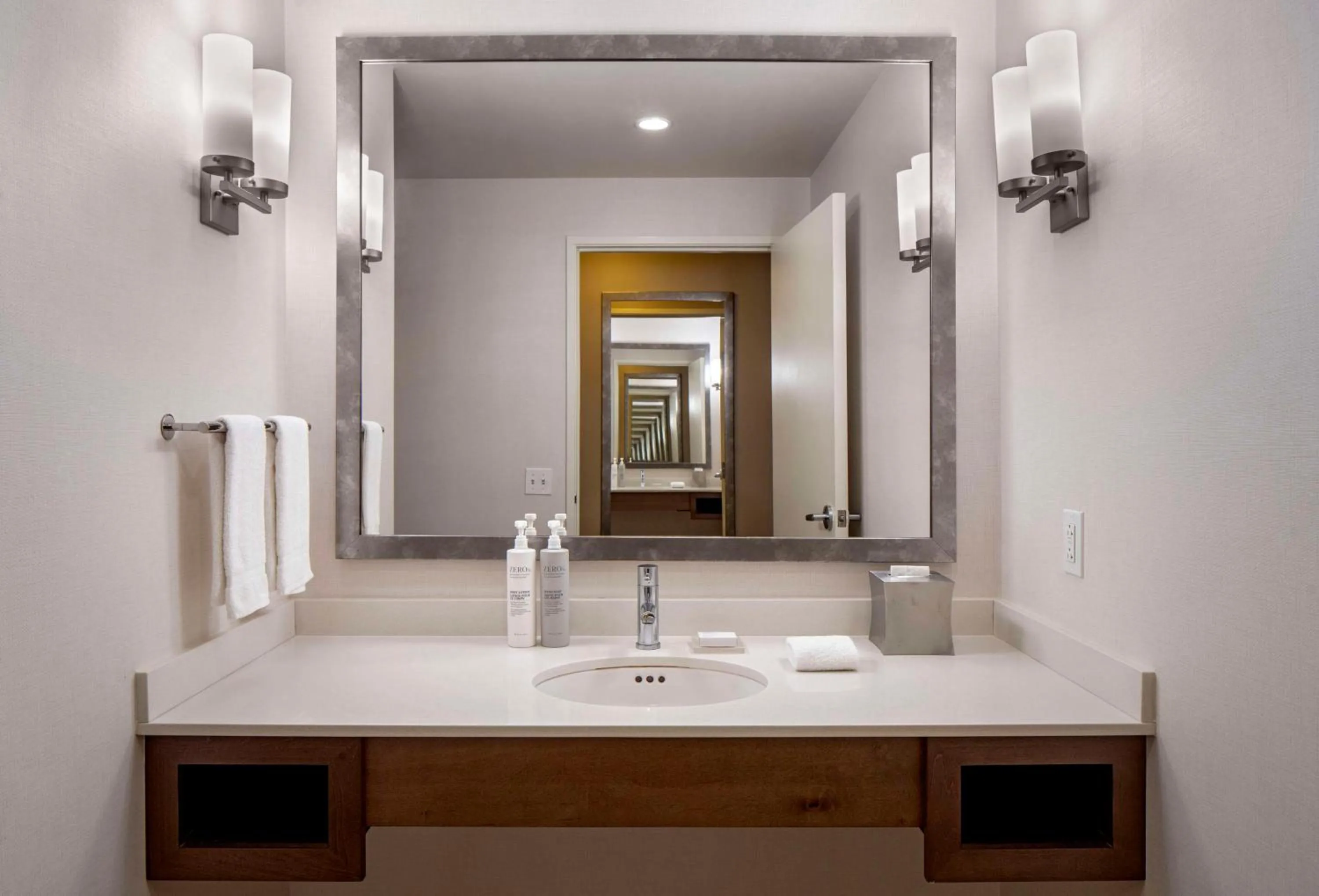 Photo of the whole room in Hilton Garden Inn Downtown Dallas