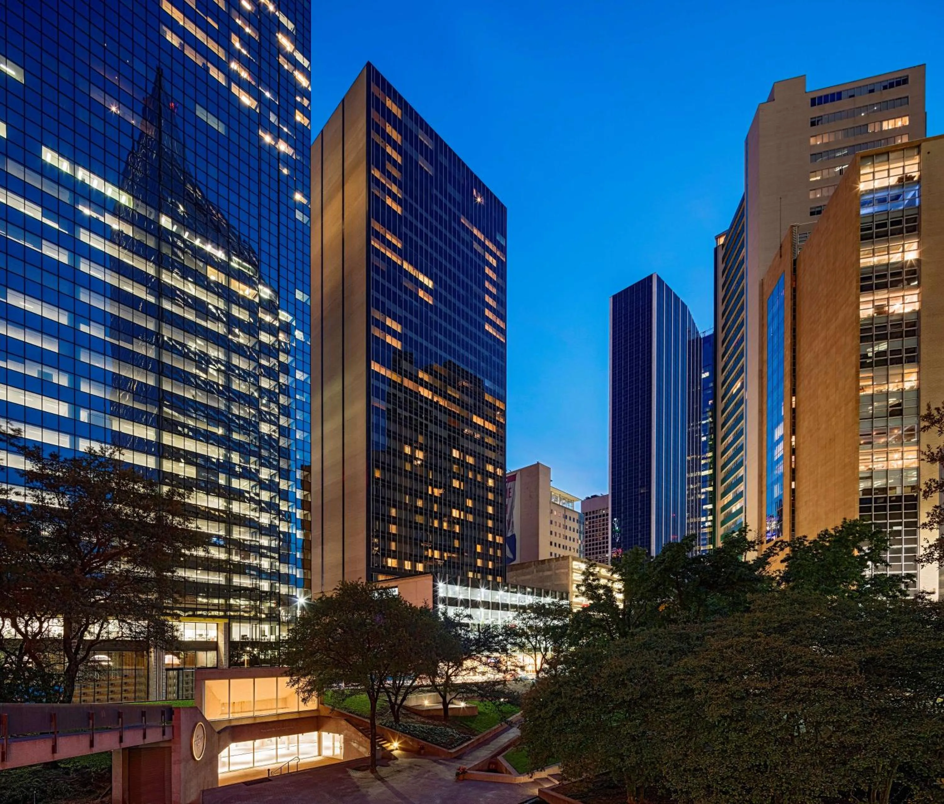 Property building in Hilton Garden Inn Downtown Dallas
