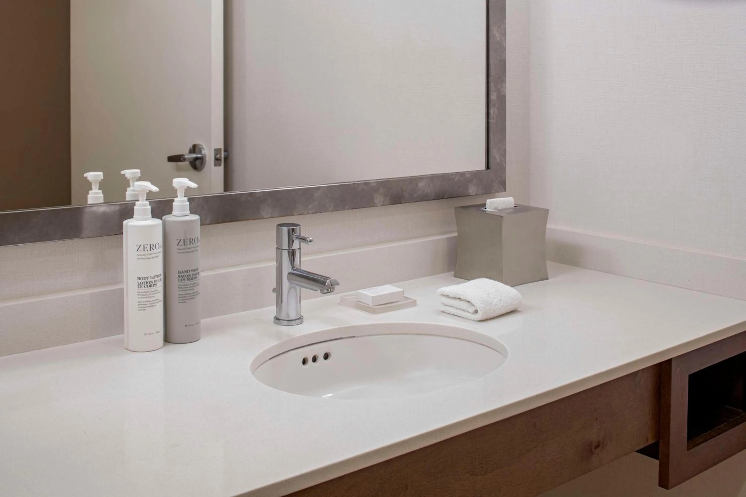 Photo of the whole room in Hilton Garden Inn Downtown Dallas