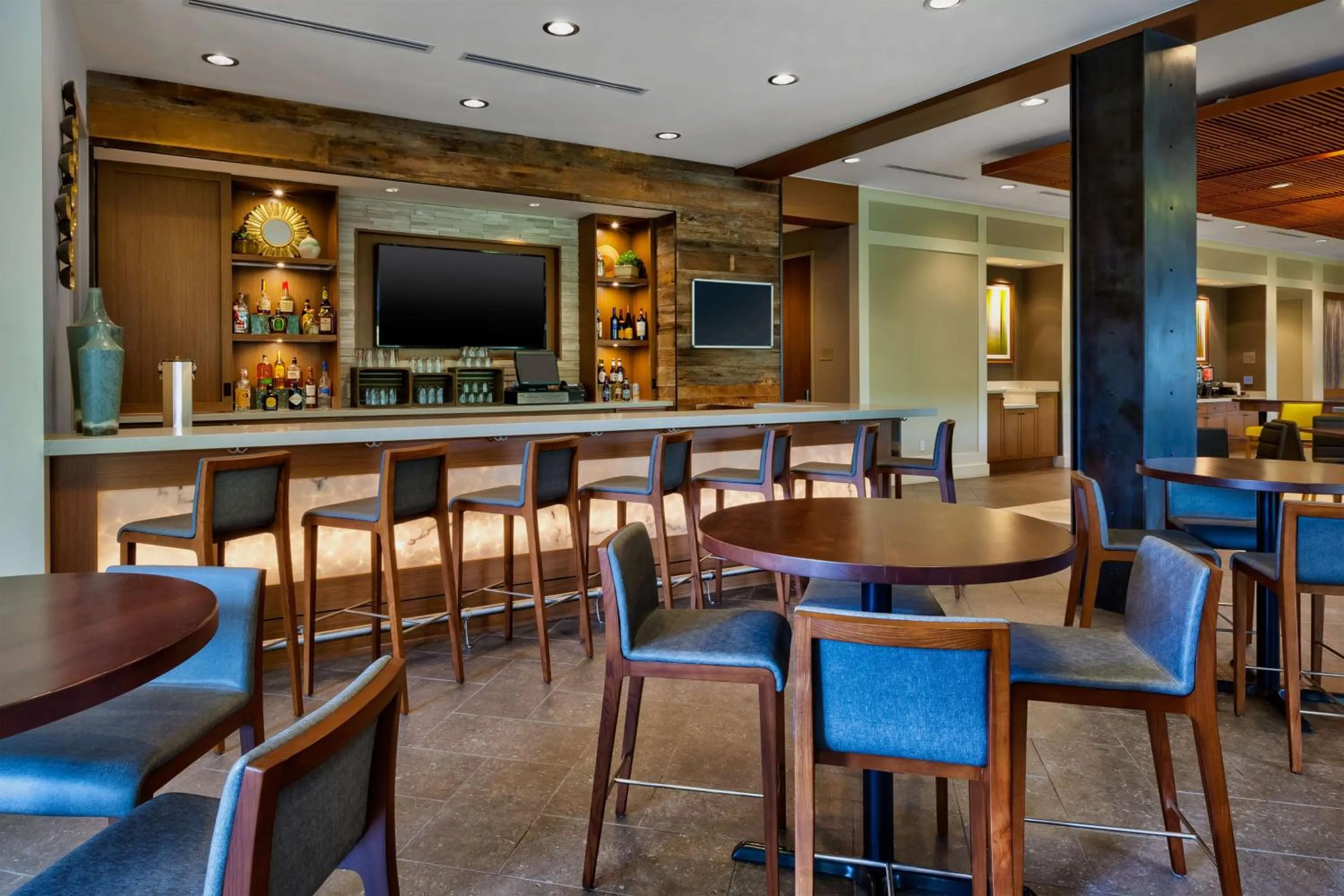 Lounge or bar in Homewood Suites by Hilton Pittsburgh Downtown