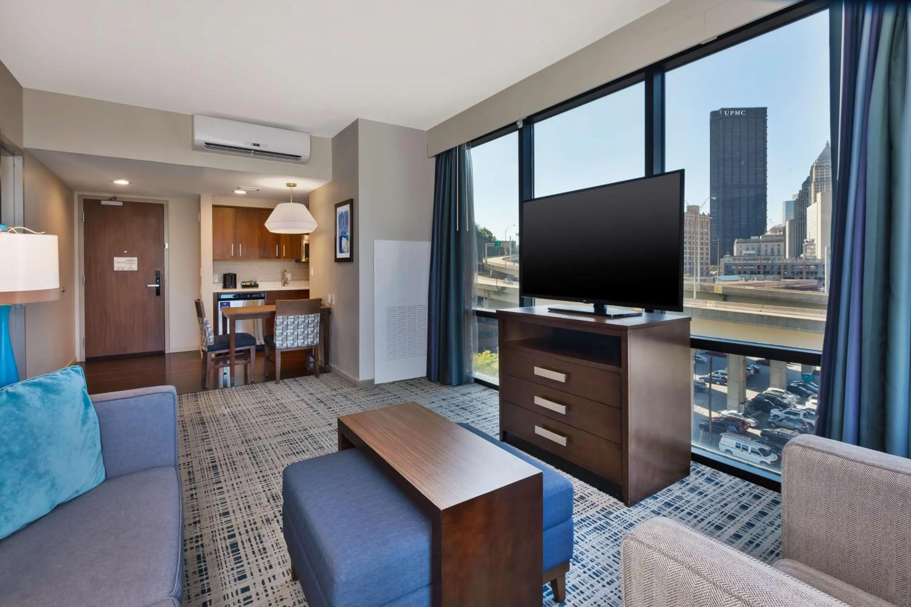 Living room in Homewood Suites by Hilton Pittsburgh Downtown
