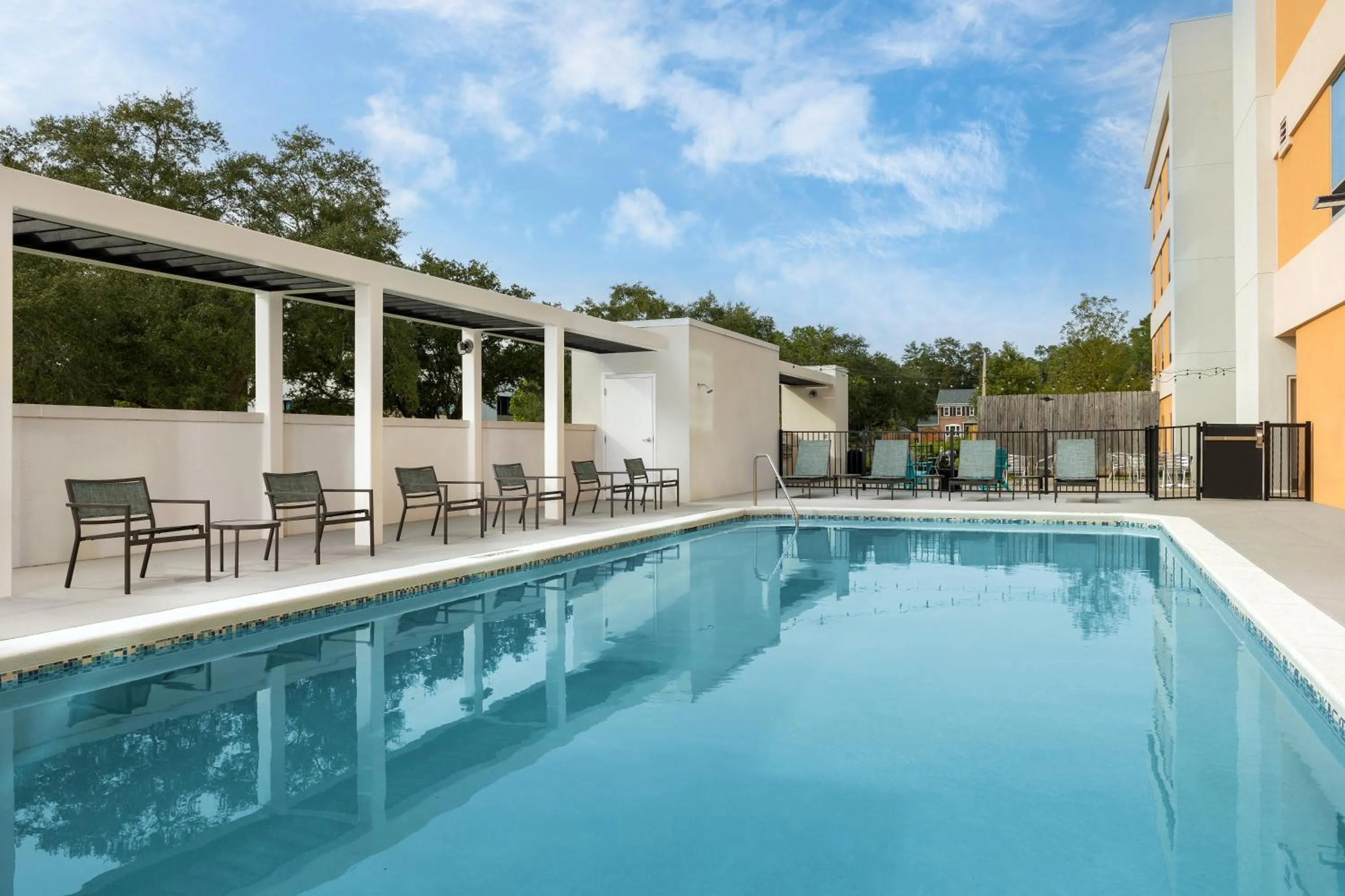 Swimming pool in Home2 Suites by Hilton Tallahassee State Capitol