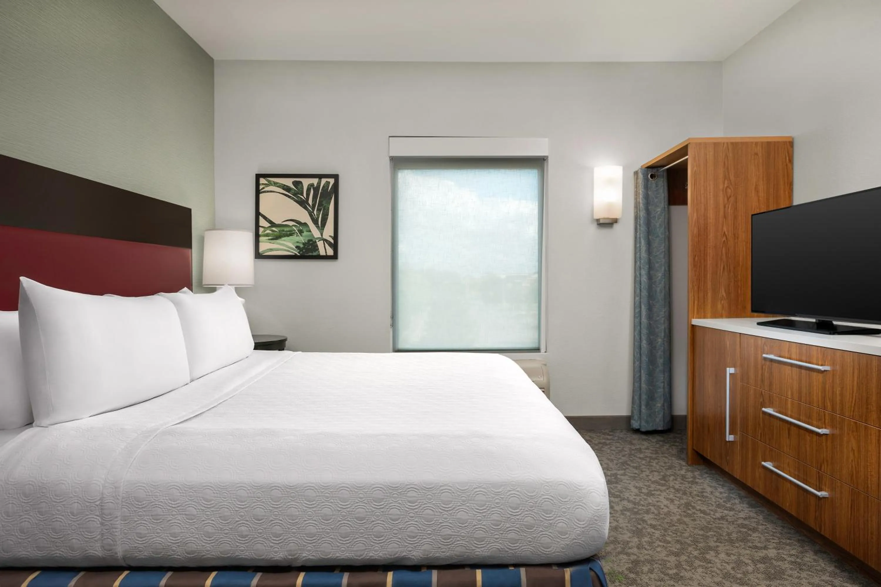 Photo of the whole room, Bed in Home2 Suites by Hilton Tallahassee State Capitol