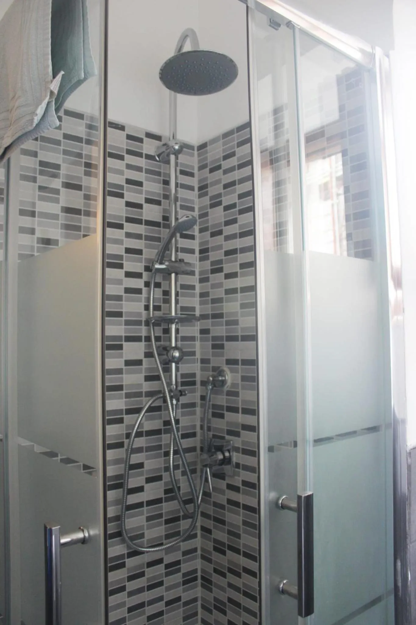 Shower in B&B Isolatiberina