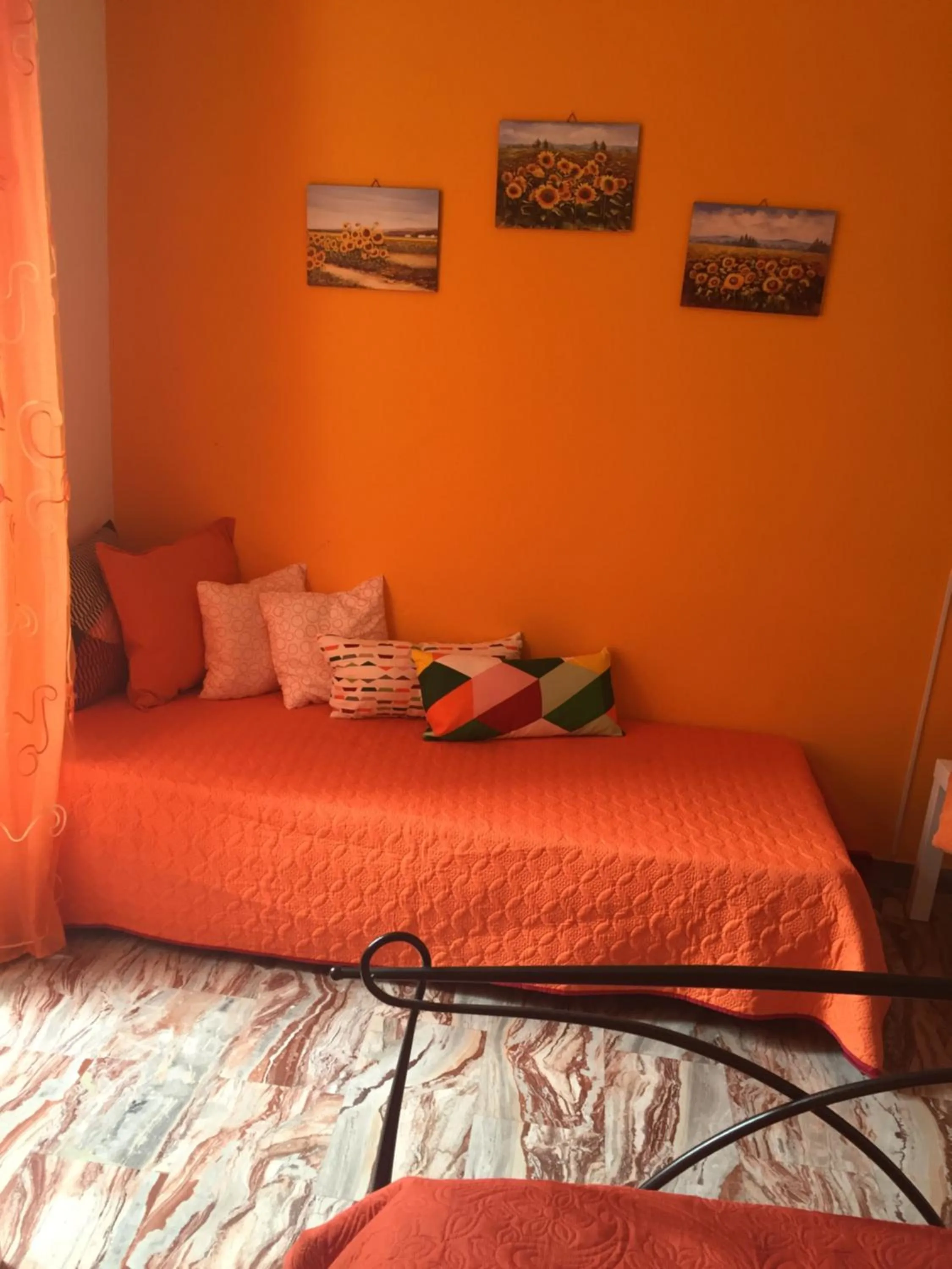 Property building, Bed in B&B Isolatiberina