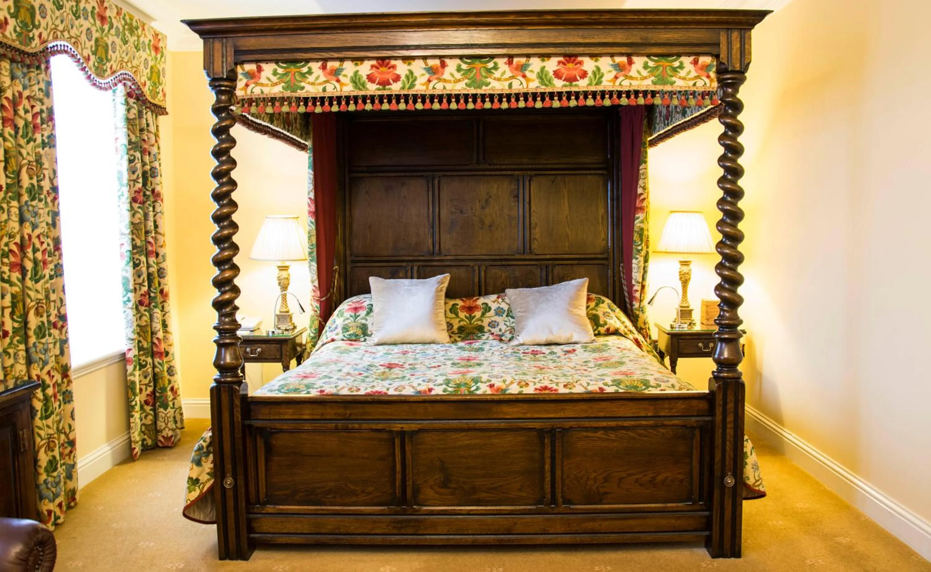 Bed in Beechwood Hotel