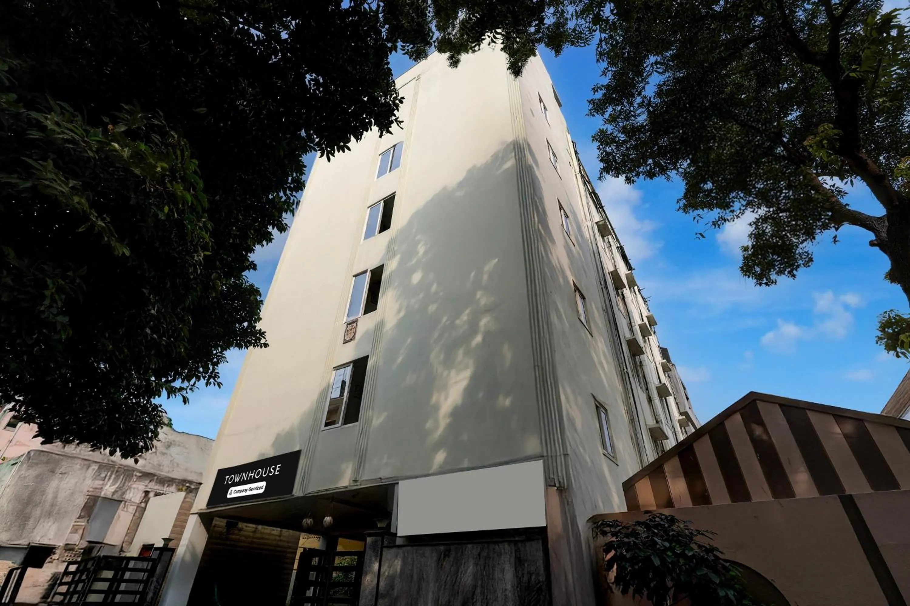 Facade/entrance in Townhouse Benz Circle MG Road