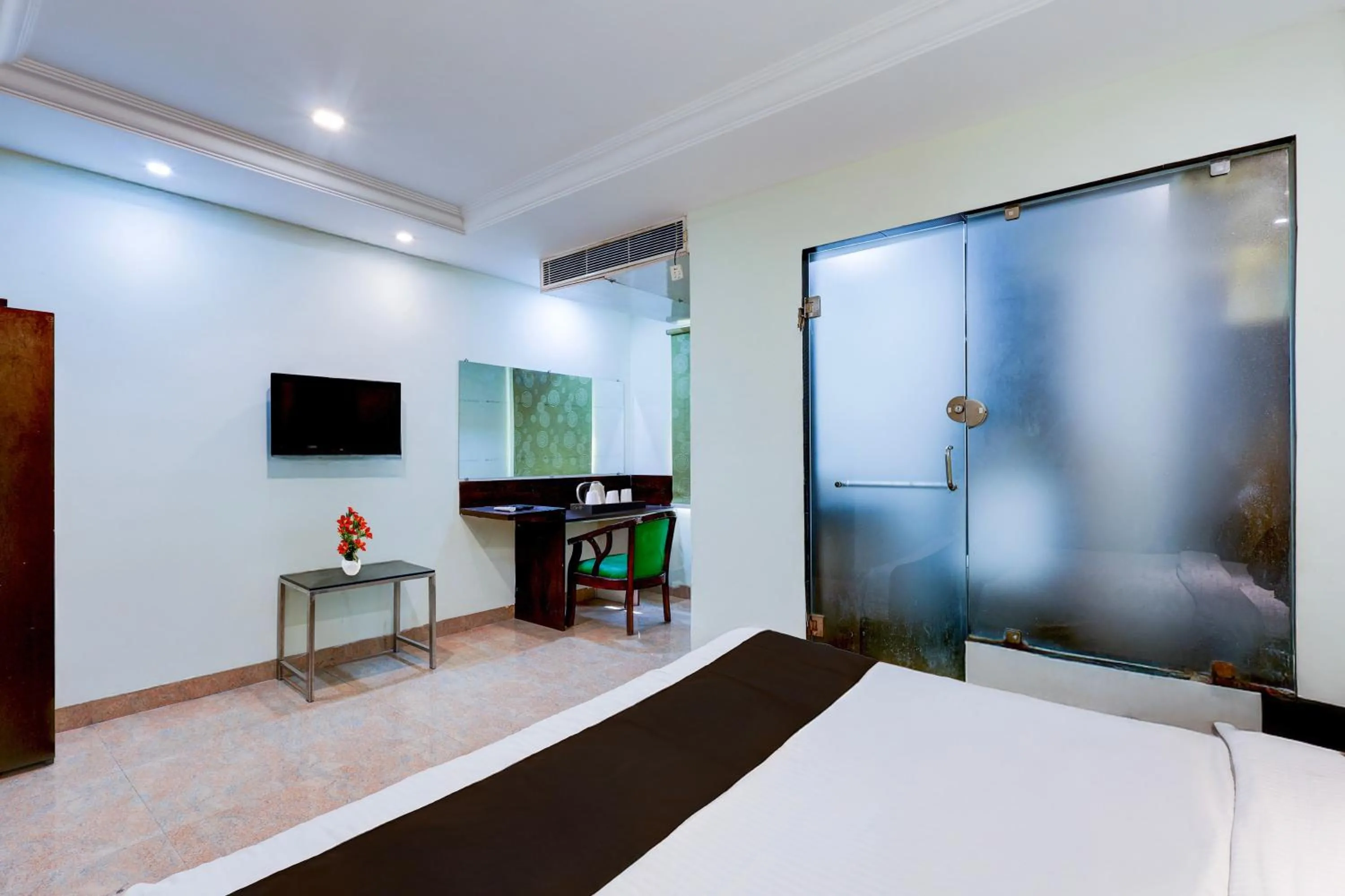 Bedroom, Bed in Townhouse Benz Circle MG Road