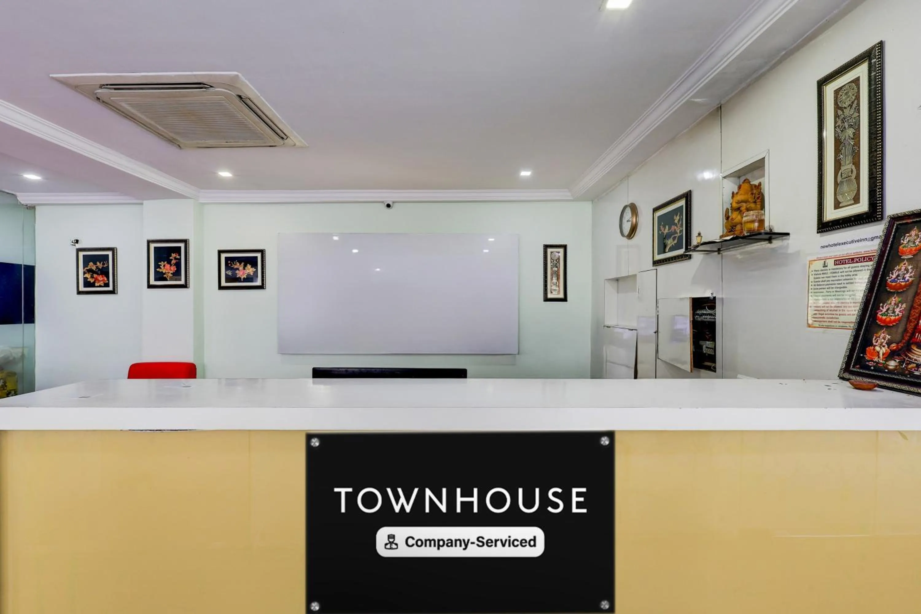 Lobby or reception in Townhouse Benz Circle MG Road