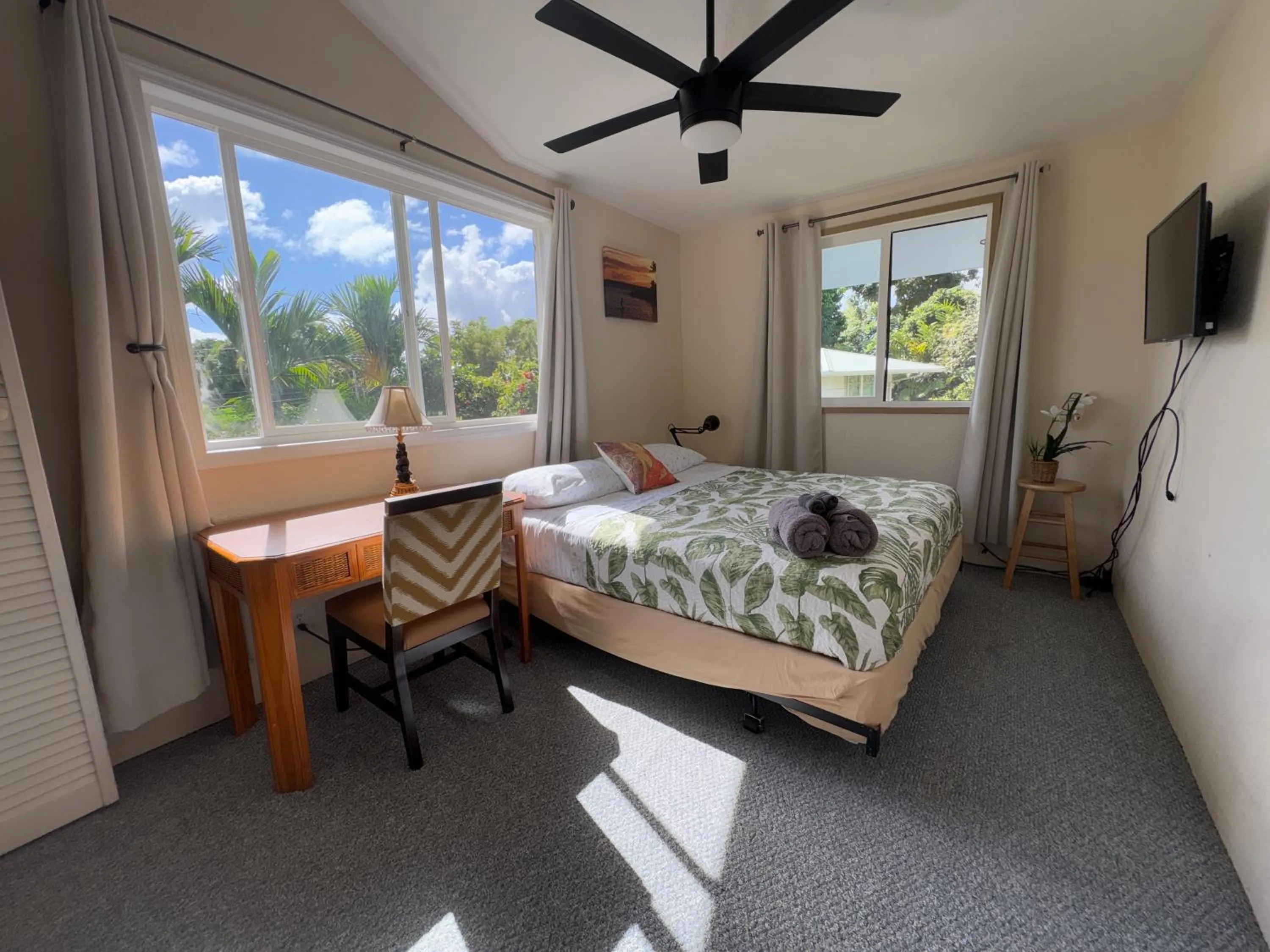 Bed in Hawaiian Ohana Home