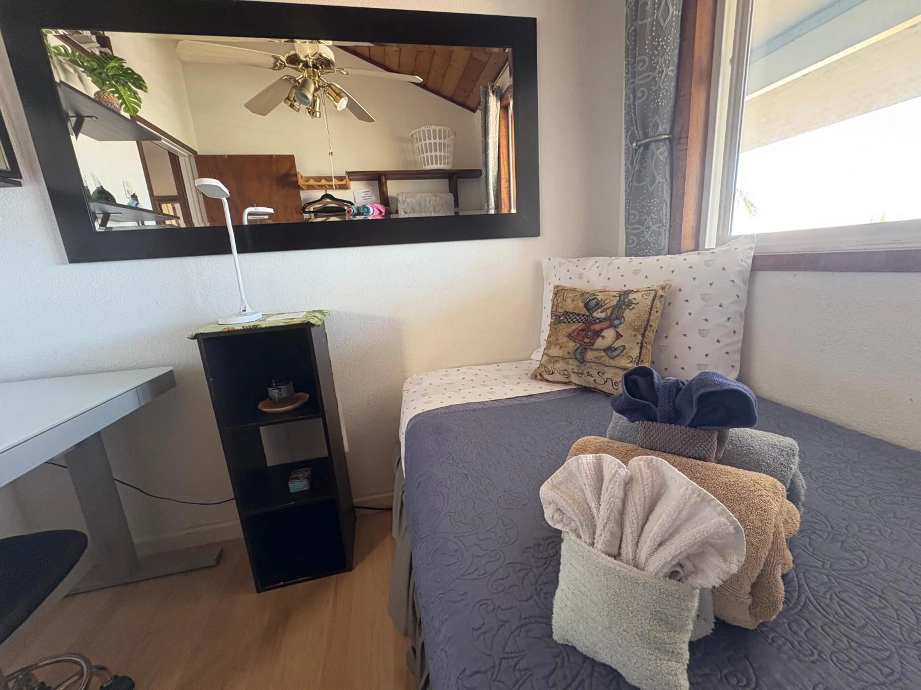 Bed in Hawaiian Ohana Home