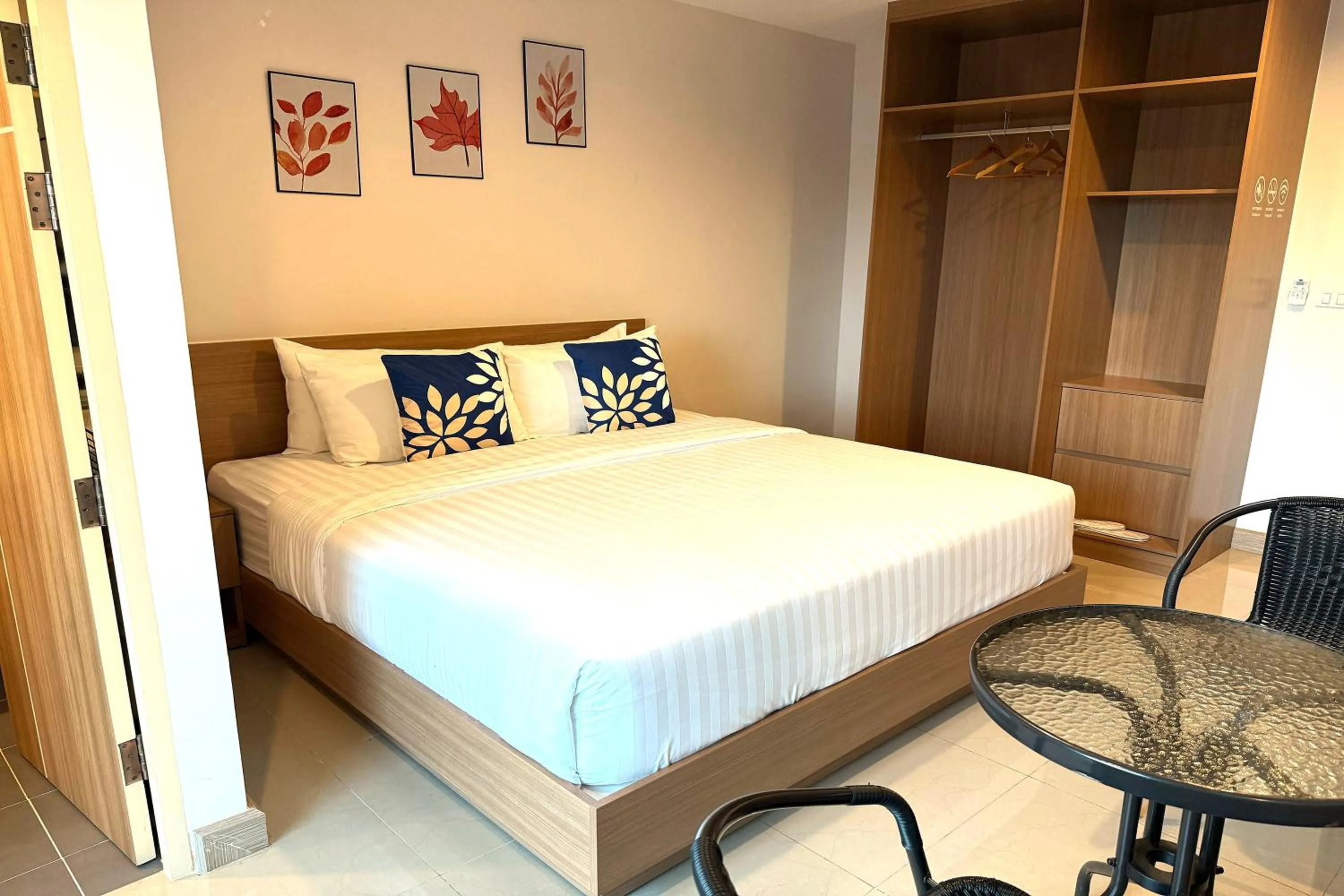 Photo of the whole room, Bed in SKM Paradise Mae Sai