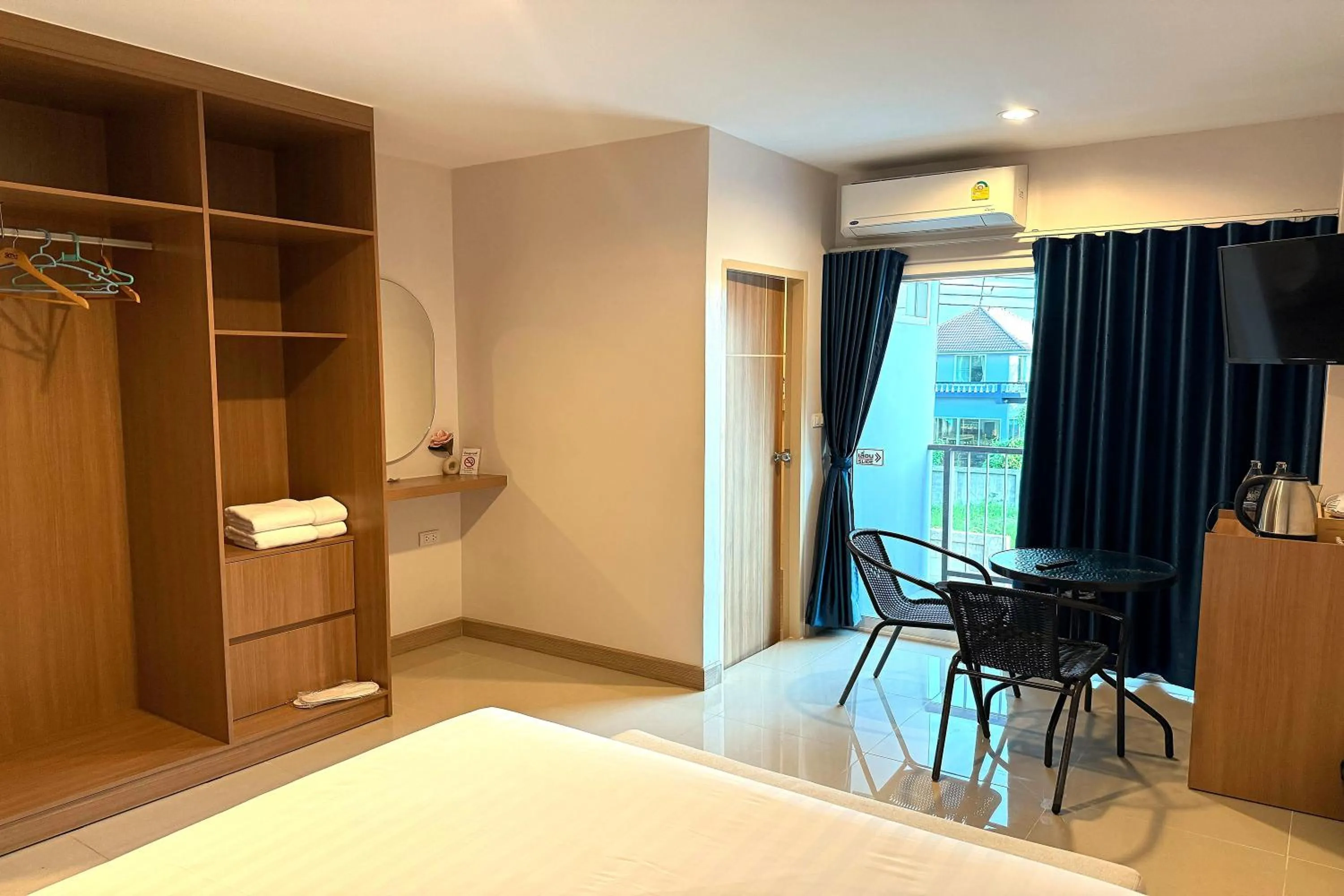 Photo of the whole room, Bed in SKM Paradise Mae Sai