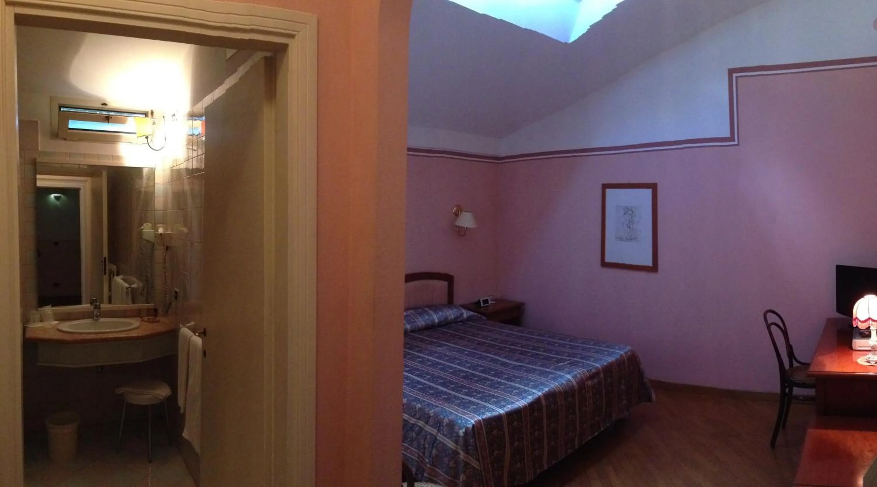 Photo of the whole room in Hotel San Genesio