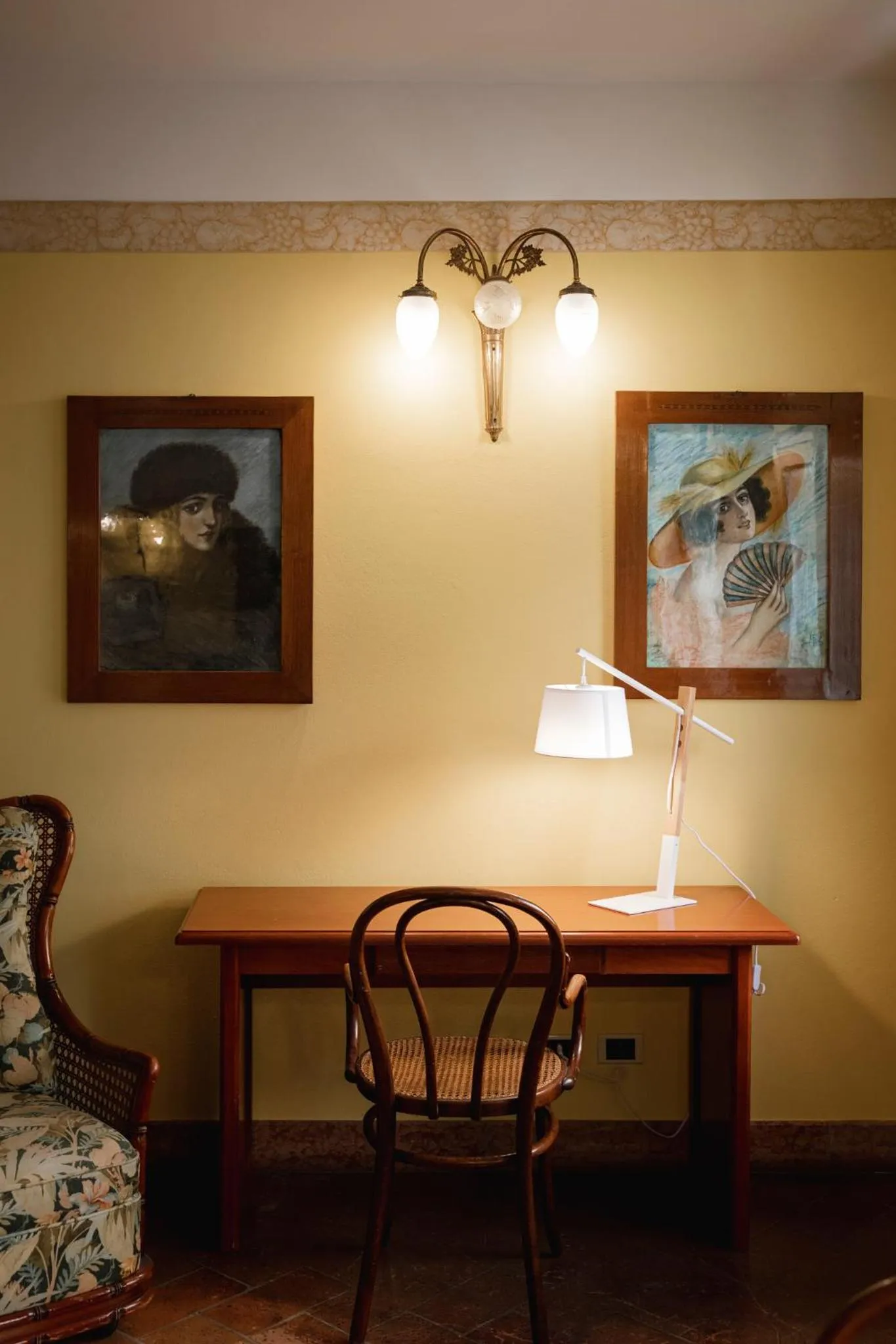 Lounge or bar in Hotel San Genesio