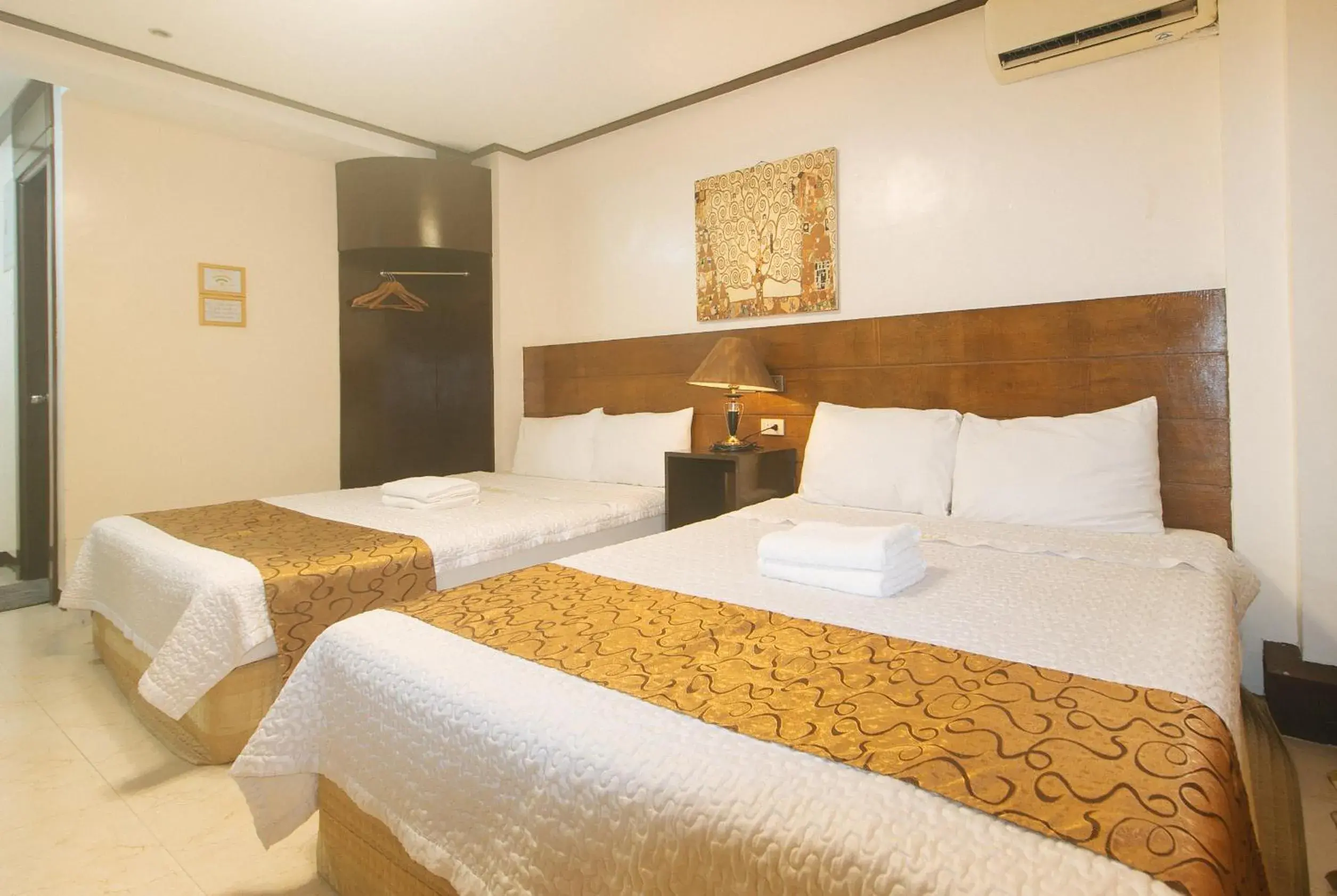 Family Room in The Shilla Philia Hotel by RedDoorz Family Room in The Shilla Philia Hotel by RedDoorz