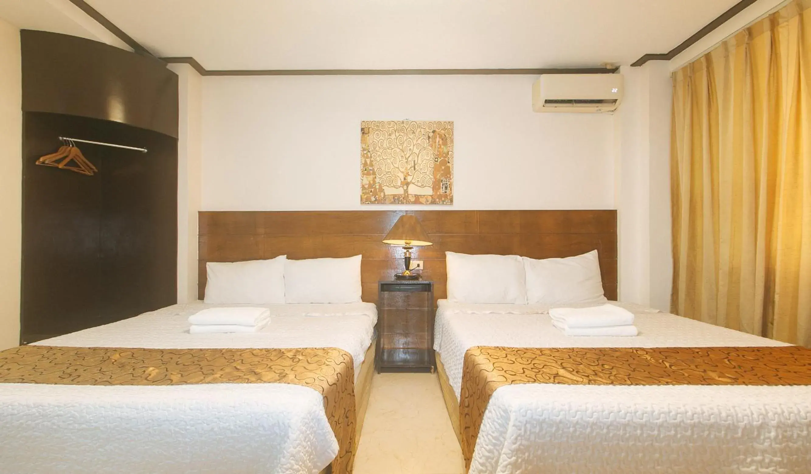 Family Room in The Shilla Philia Hotel by RedDoorz Family Room in The Shilla Philia Hotel by RedDoorz