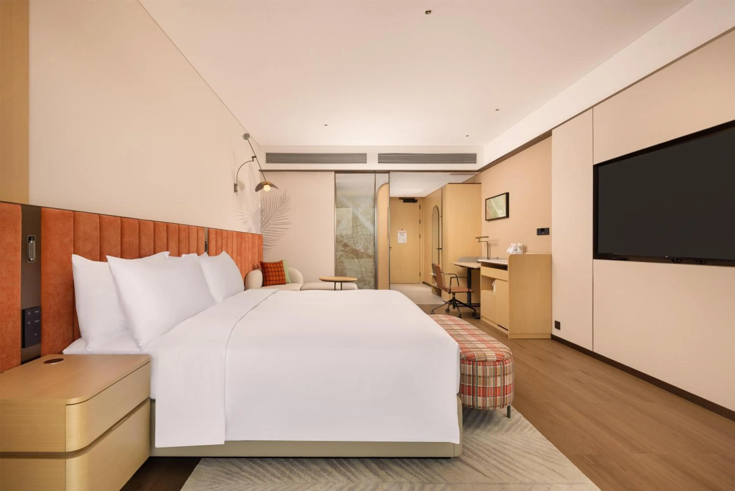 King Guest Room with Pool View in Hilton Garden Inn Xishuangbanna Gasa Airport