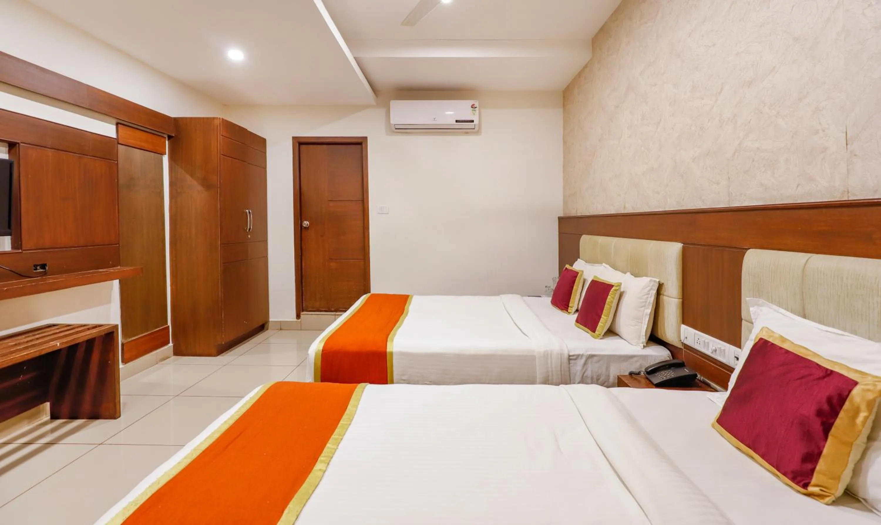 Bed in The Mount City Near US Consulate