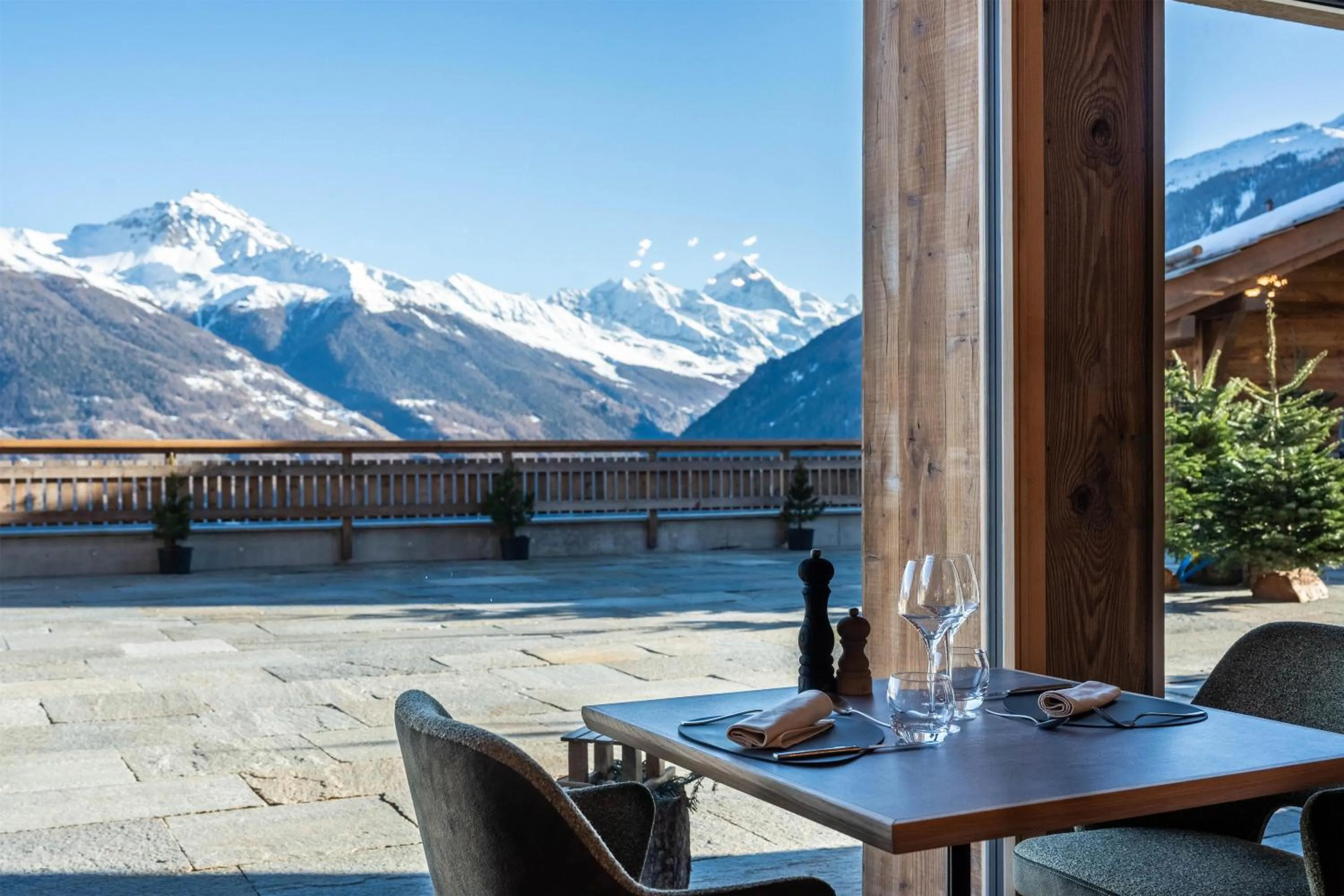 Restaurant/places to eat in Dent Blanche Resort - TemptingPlaces Collection