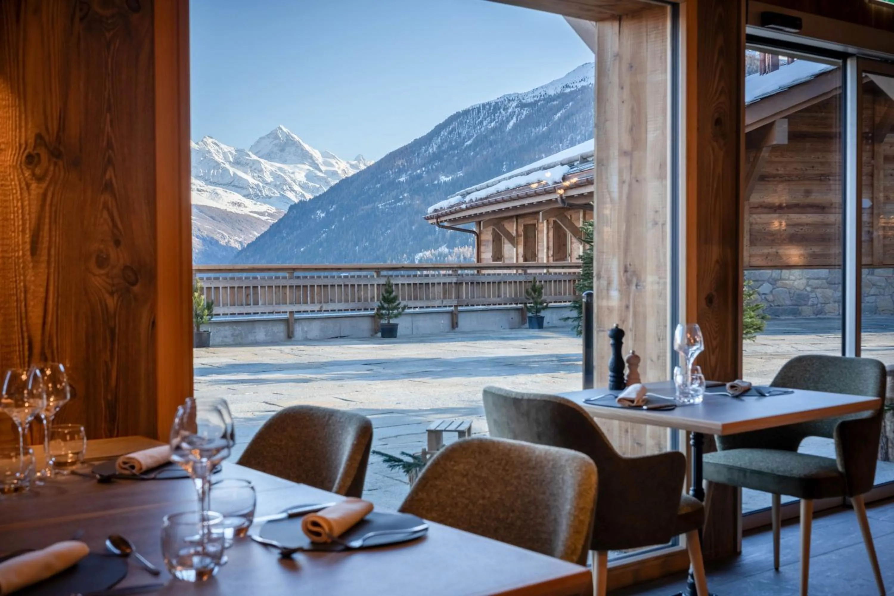 Restaurant/places to eat in Dent Blanche Resort - TemptingPlaces Collection