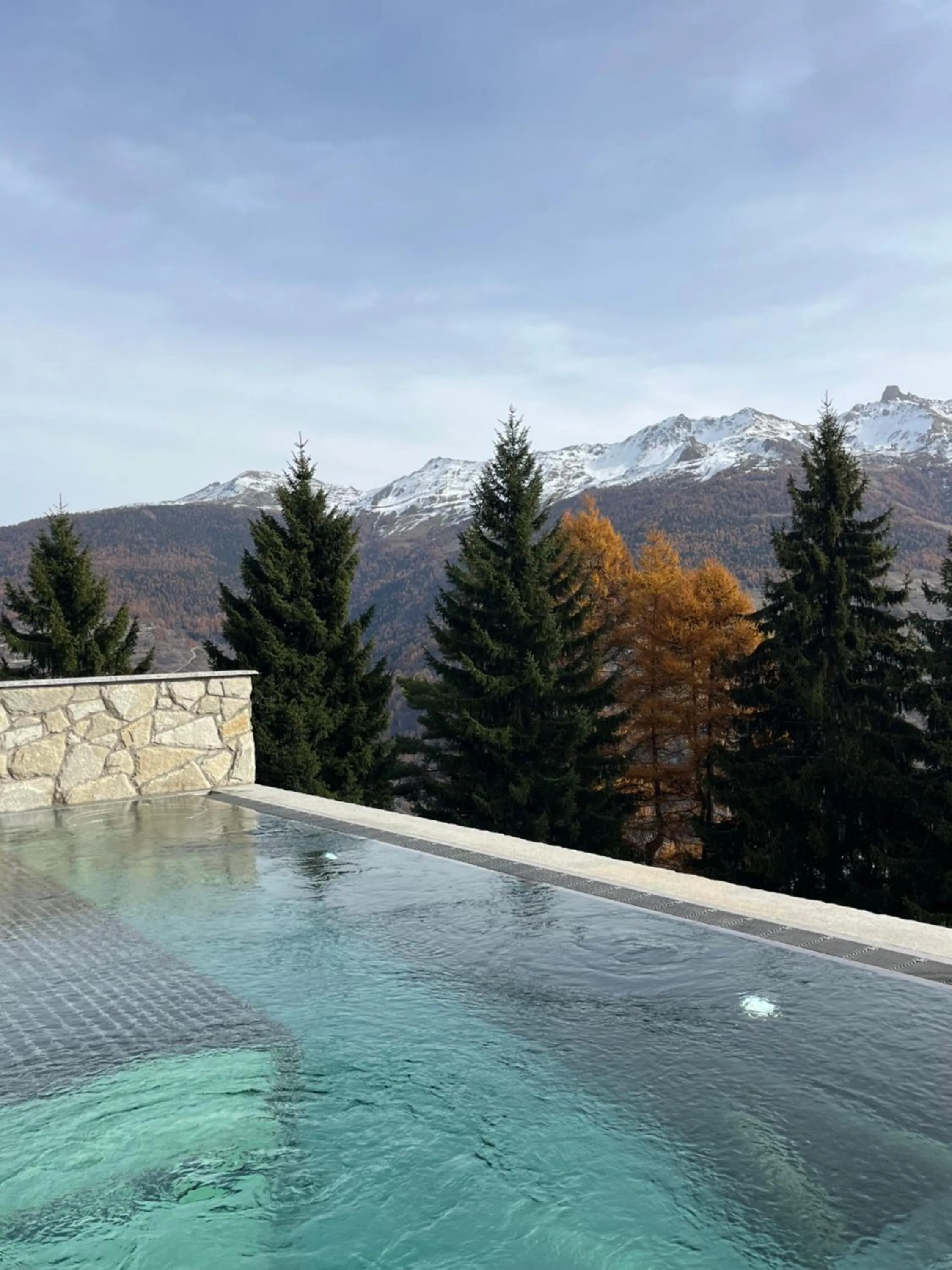 Swimming pool in Dent Blanche Resort - TemptingPlaces Collection
