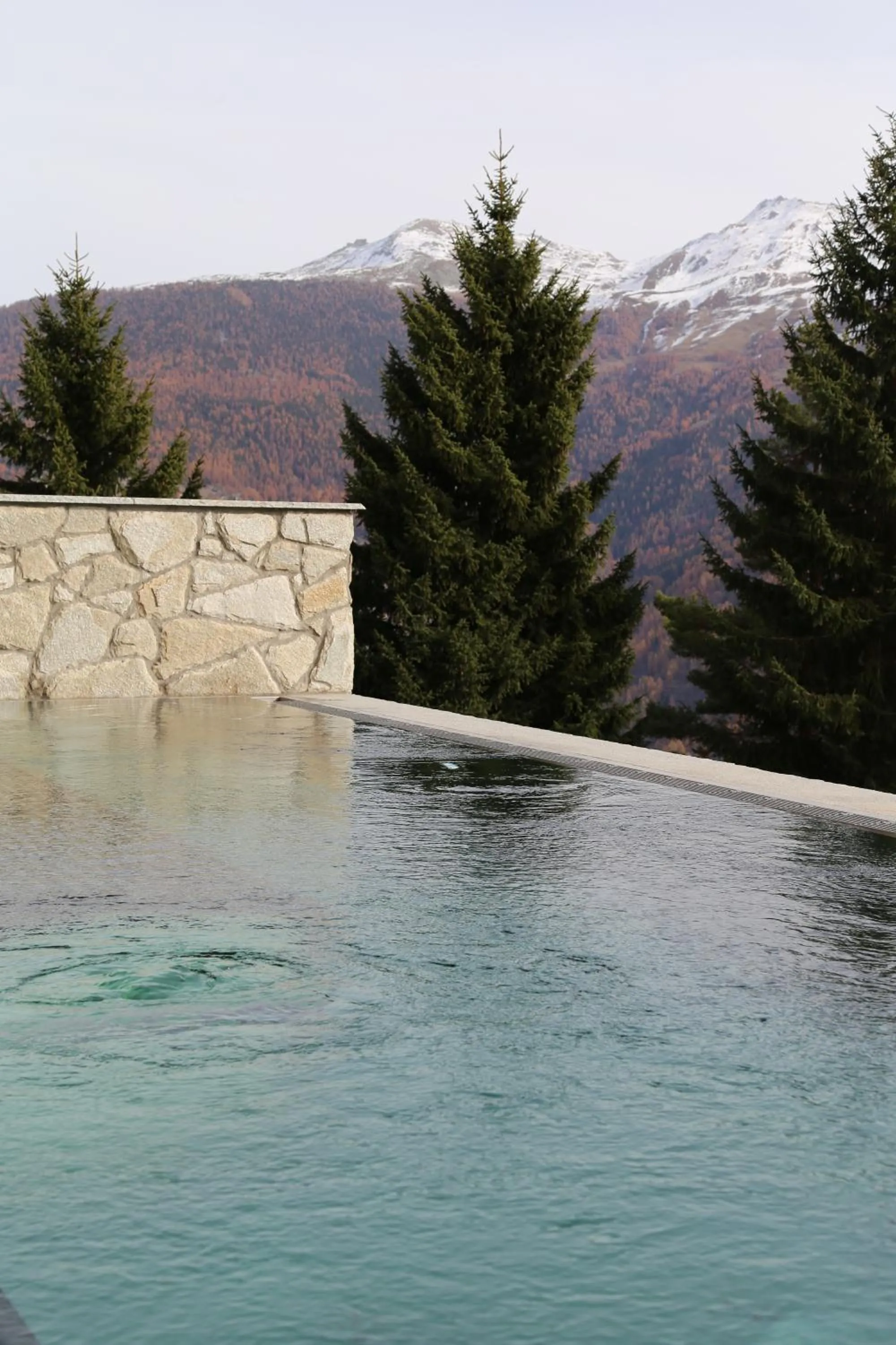 Swimming pool in Dent Blanche Resort - TemptingPlaces Collection