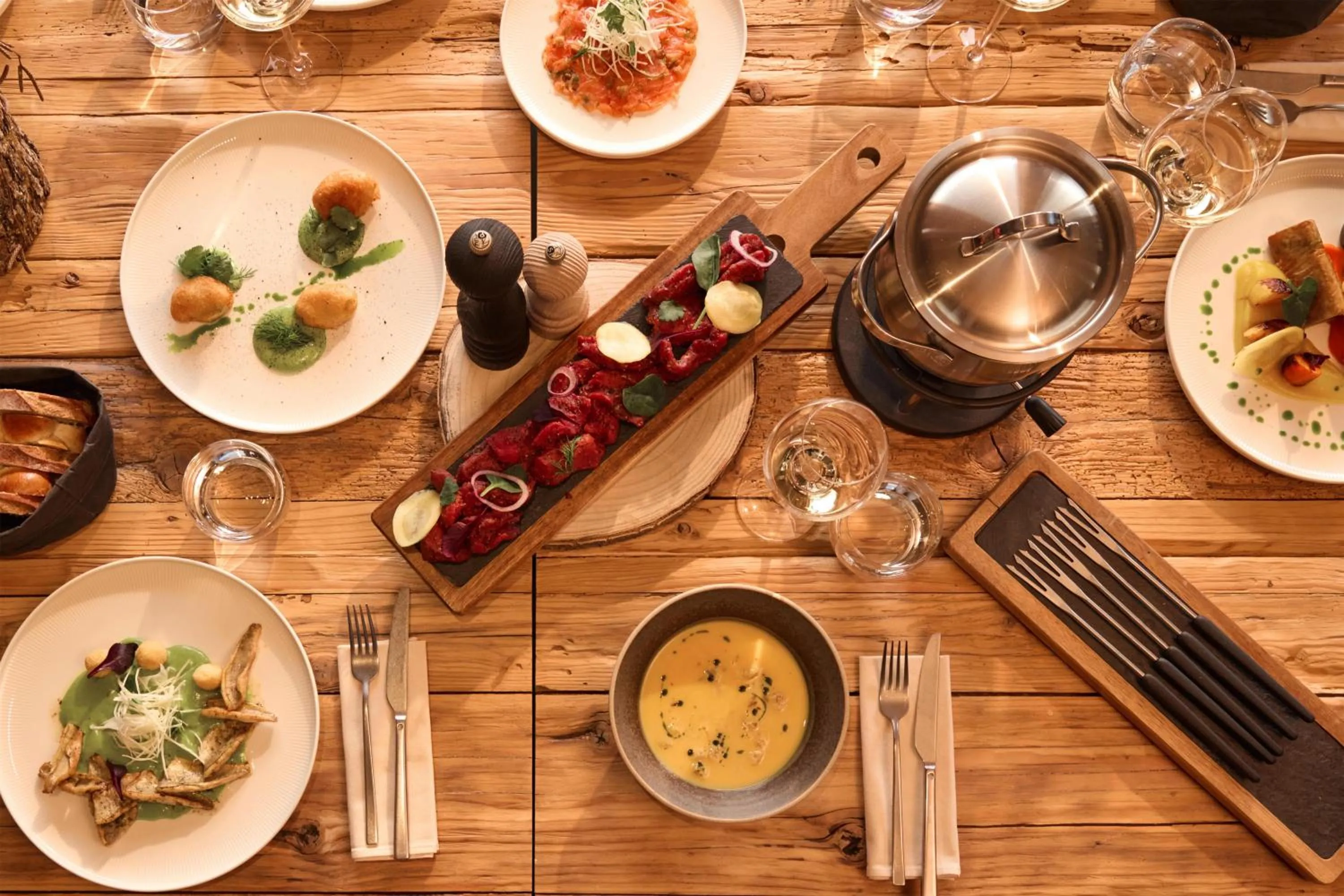 Food and drinks in Dent Blanche Resort - TemptingPlaces Collection