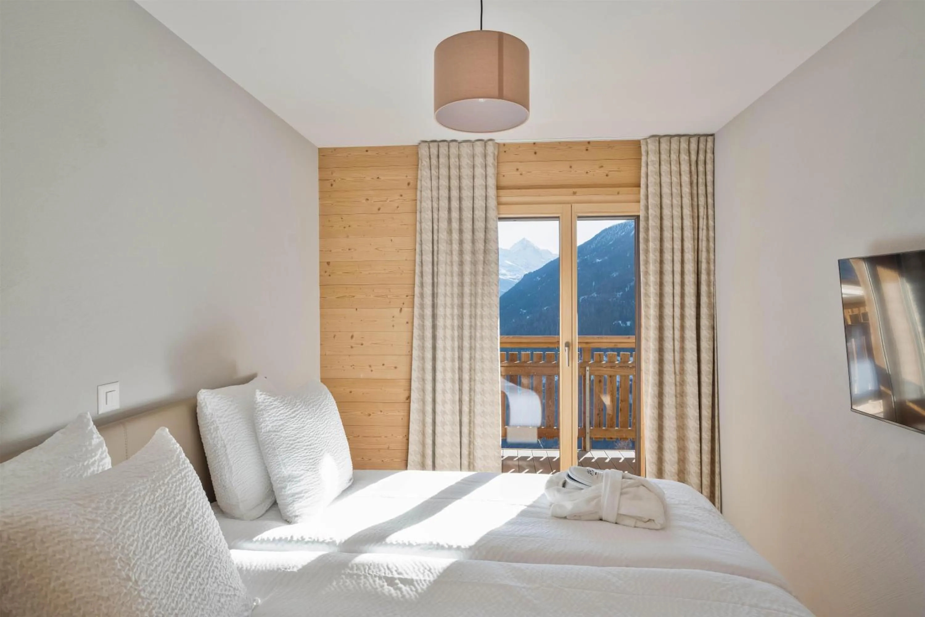 Bedroom, Bed in Dent Blanche Resort - TemptingPlaces Collection