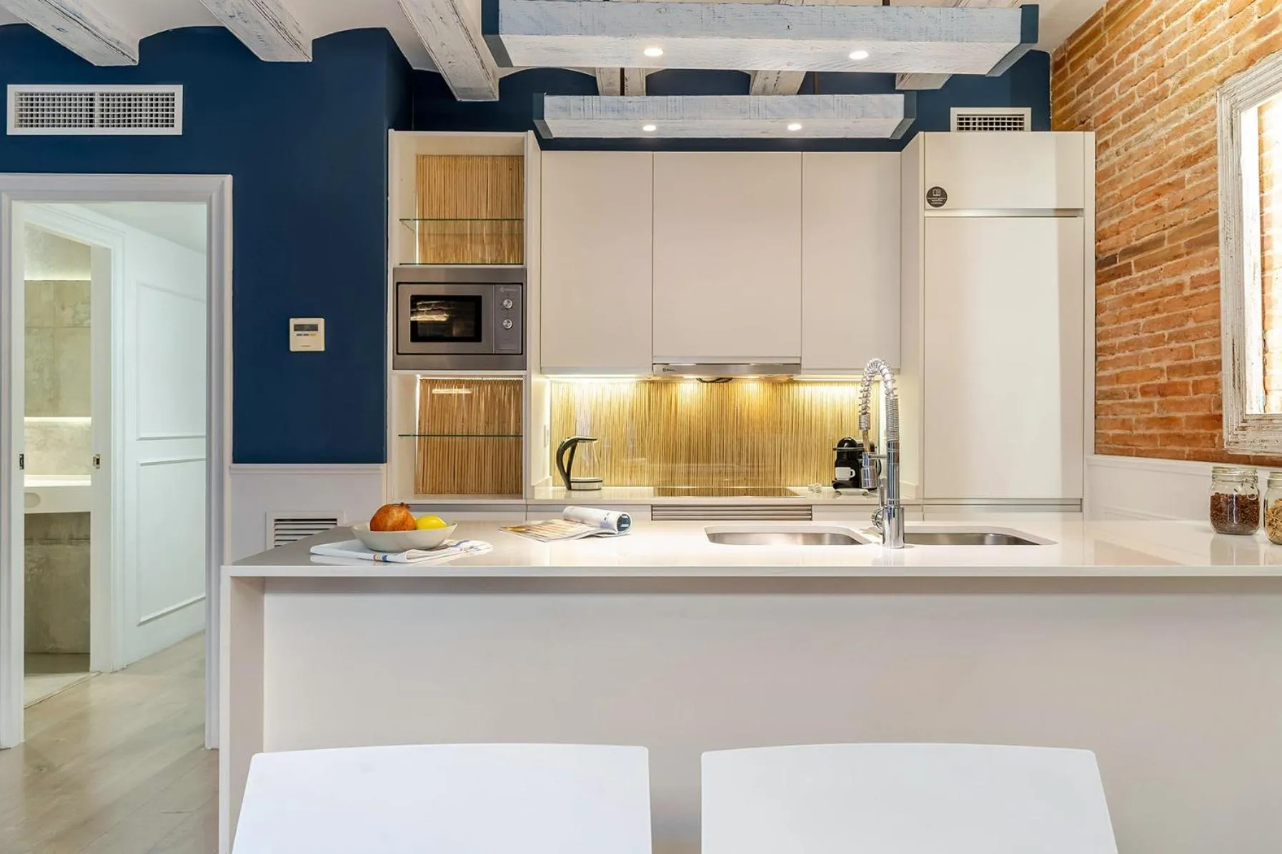 Kitchen or kitchenette in Enjoybcn Colon Apartments