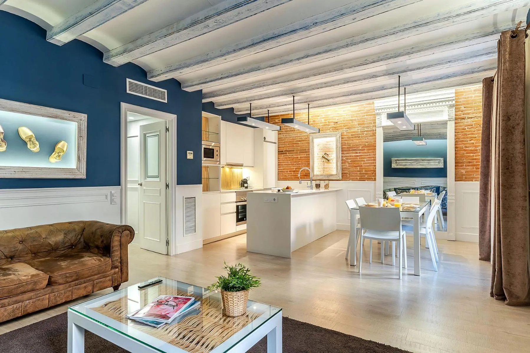 Kitchen or kitchenette in Enjoybcn Colon Apartments