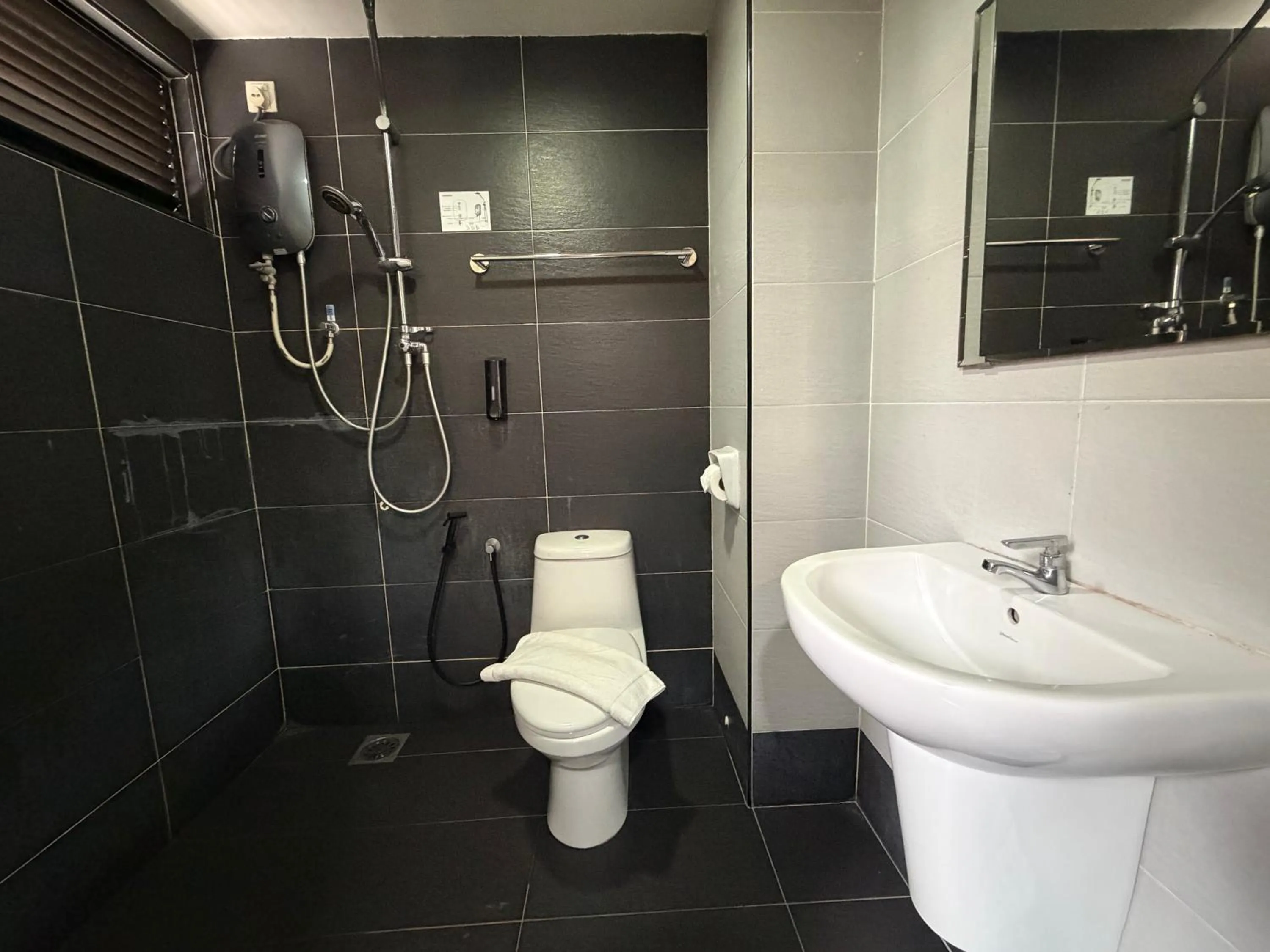 Toilet in Asto Hotel Kuala Lumpur