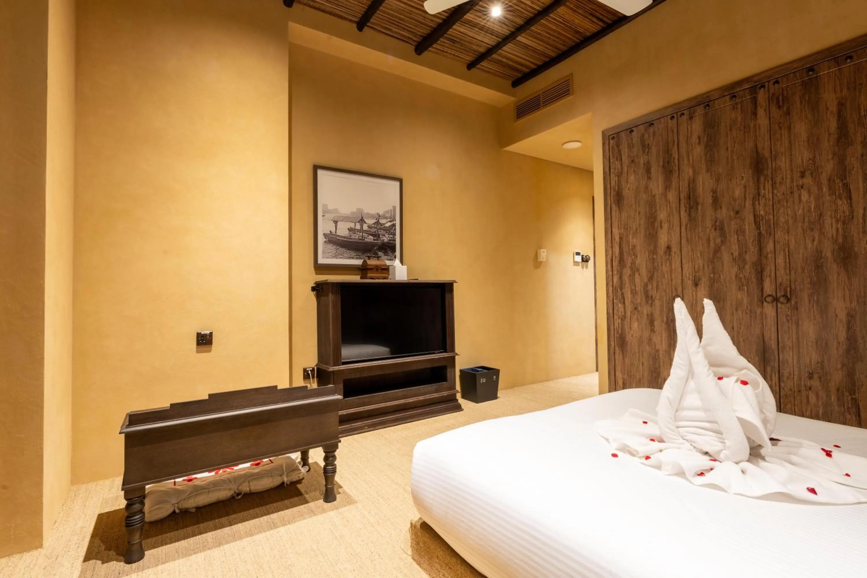 Bedroom, Bed in The Luxe Retreat Hotel Apartments