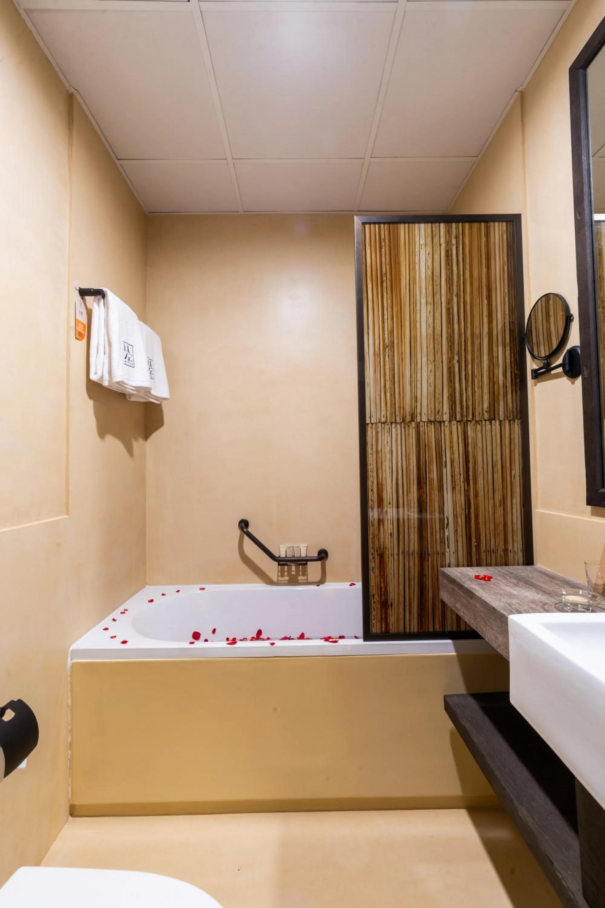 Bathroom, Bed in The Luxe Retreat Hotel Apartments