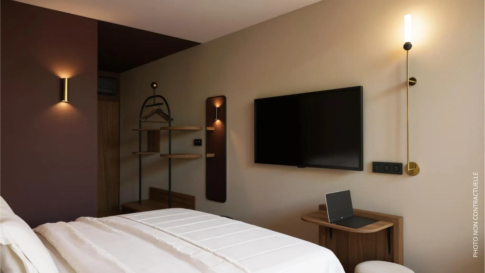 Photo of the whole room, Bed in Hotel 2M, The Originals Relais