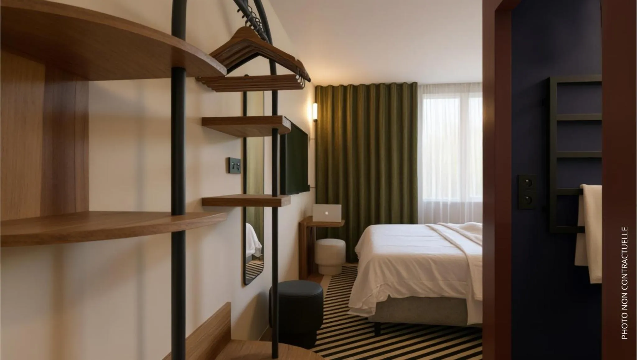 Bedroom, Bed in Hotel 2M, The Originals Relais