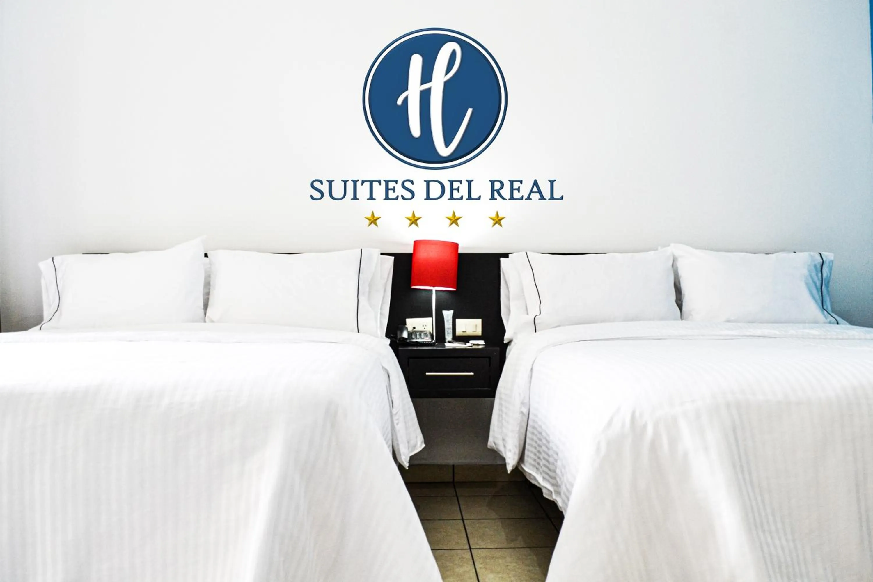Bedroom, Bed in Hotel Suites del Real