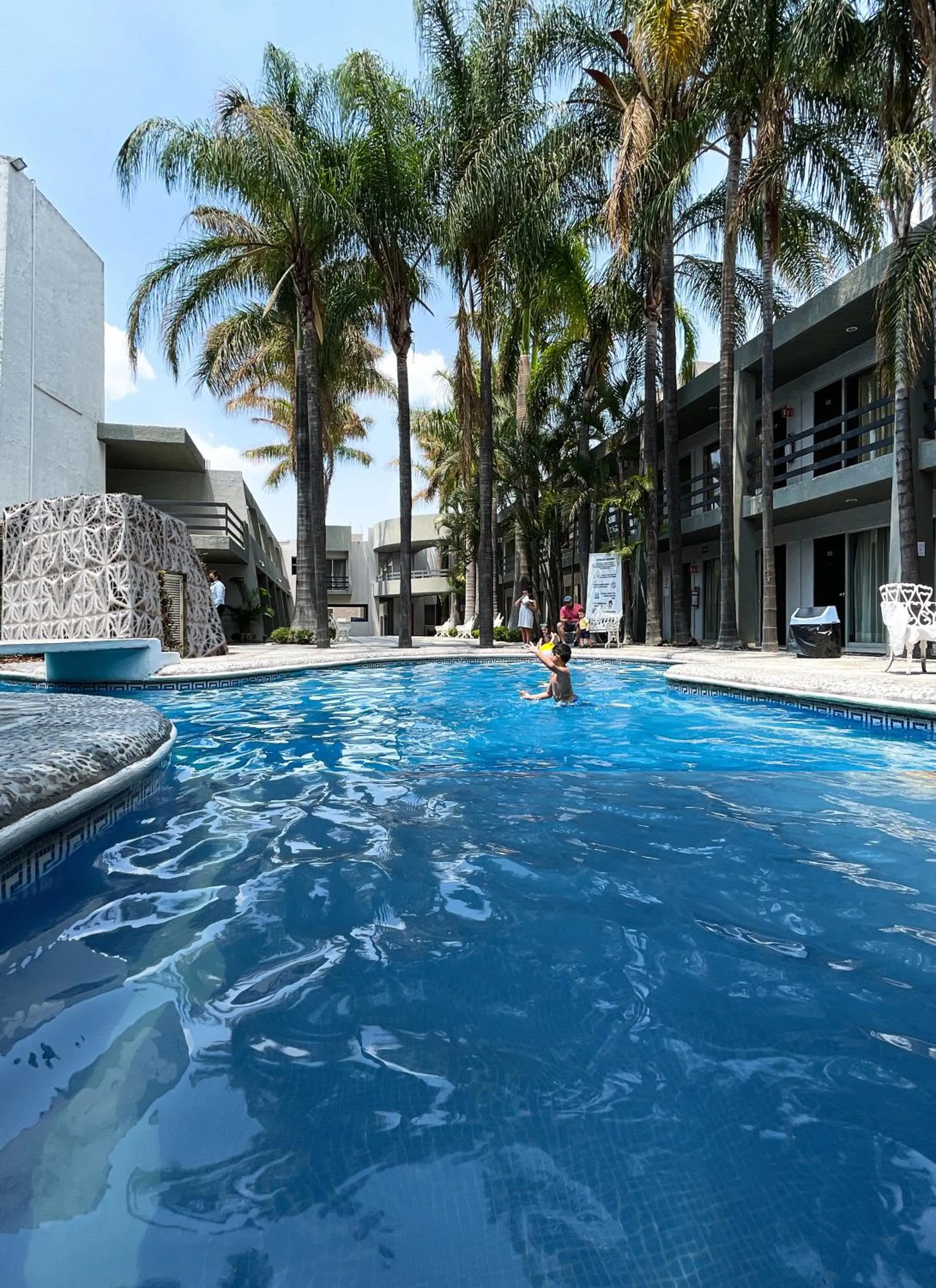 Swimming pool in Hotel Suites del Real