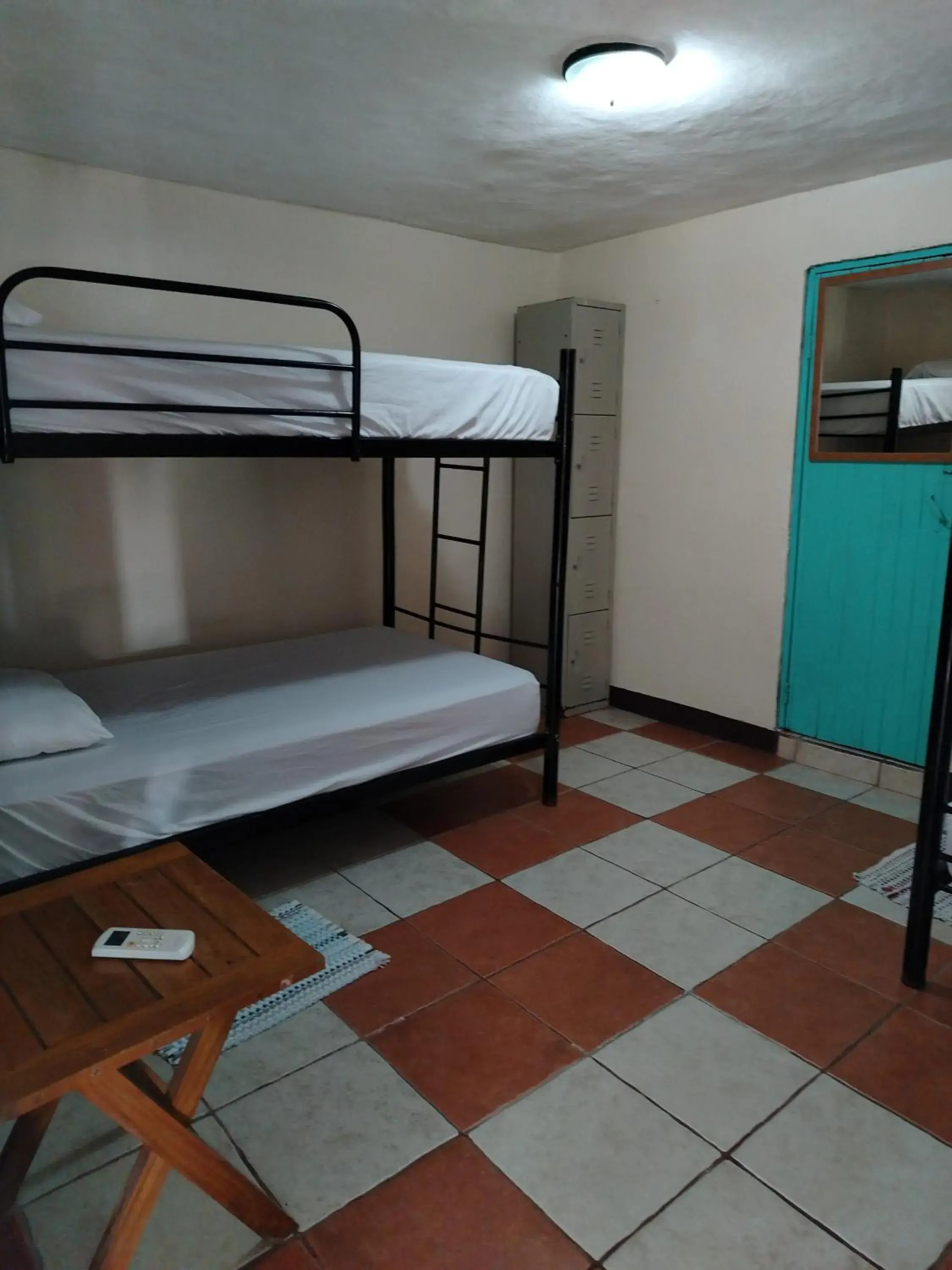 4-Bed Mixed Dormitory Room in Blue Iguana 4-Bed Mixed Dormitory Room in Blue Iguana