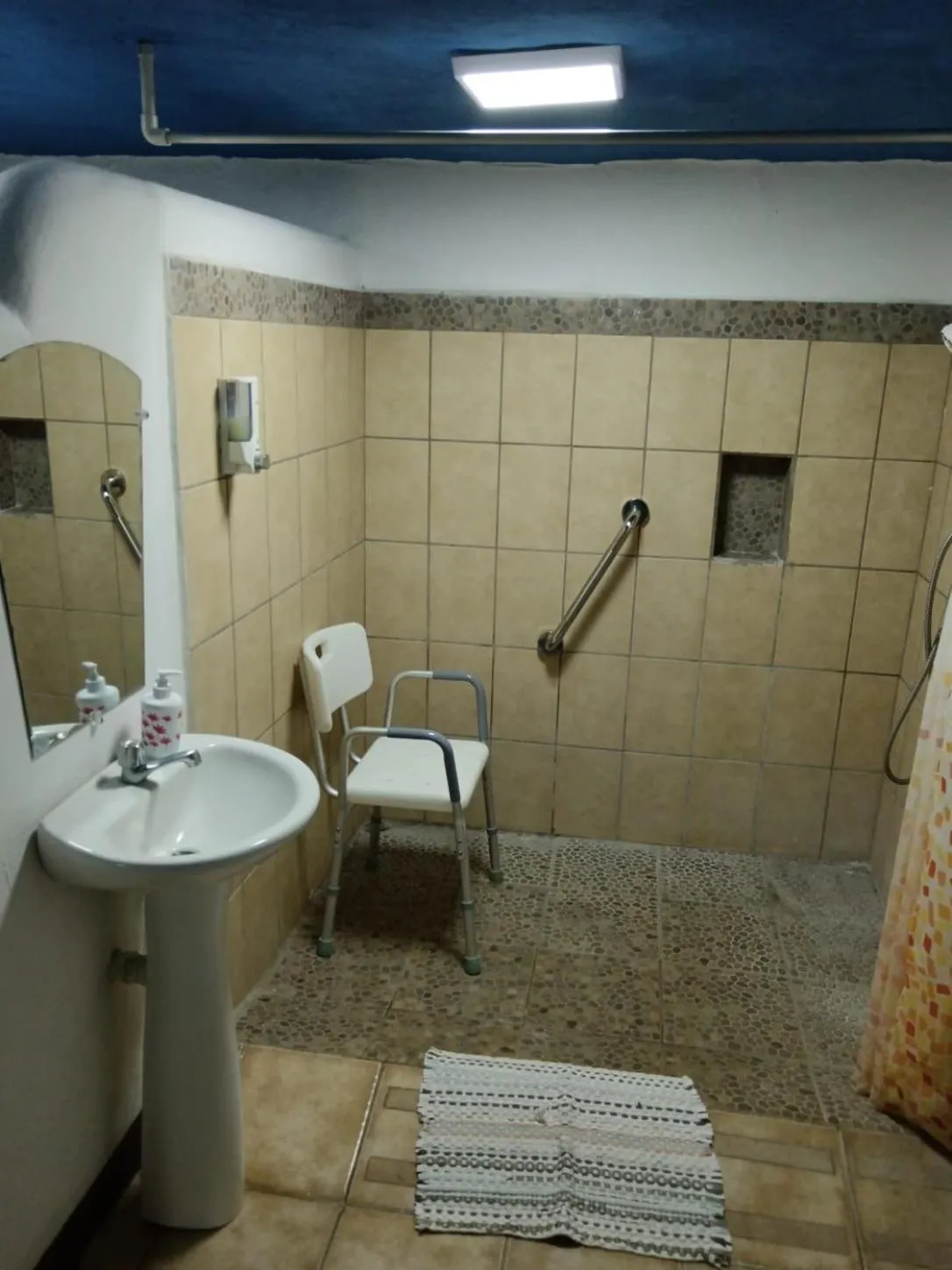 Shower in Blue Iguana