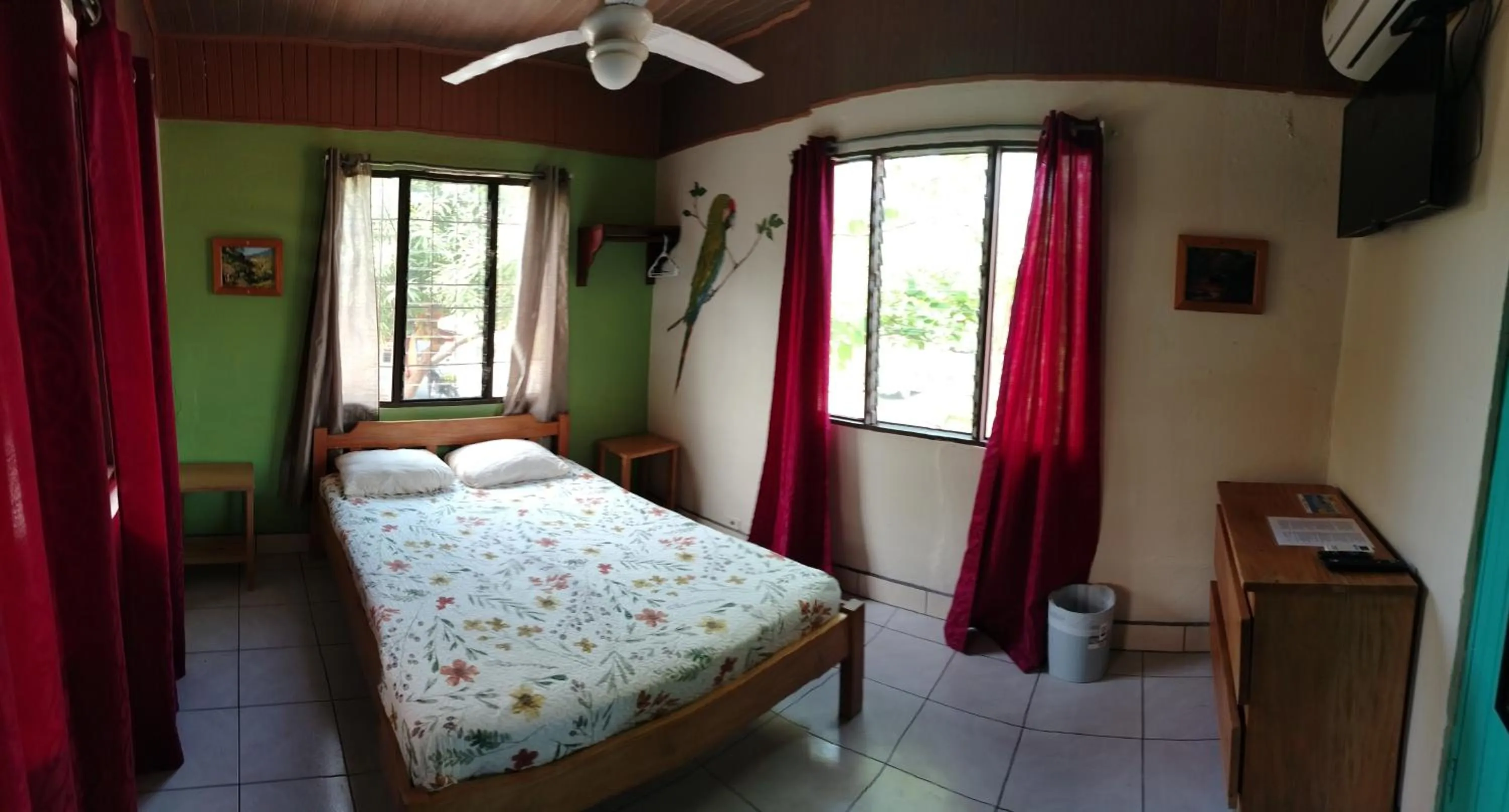Photo of the whole room, Bed in Blue Iguana