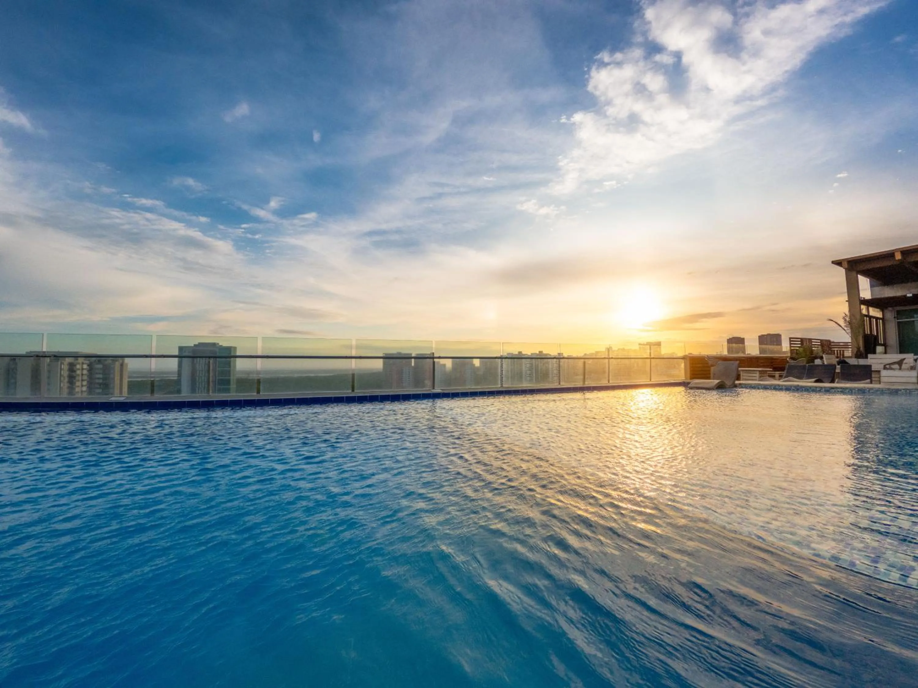 Swimming pool in Sky Collection Lifestyle Hotel & Suites Barranquilla