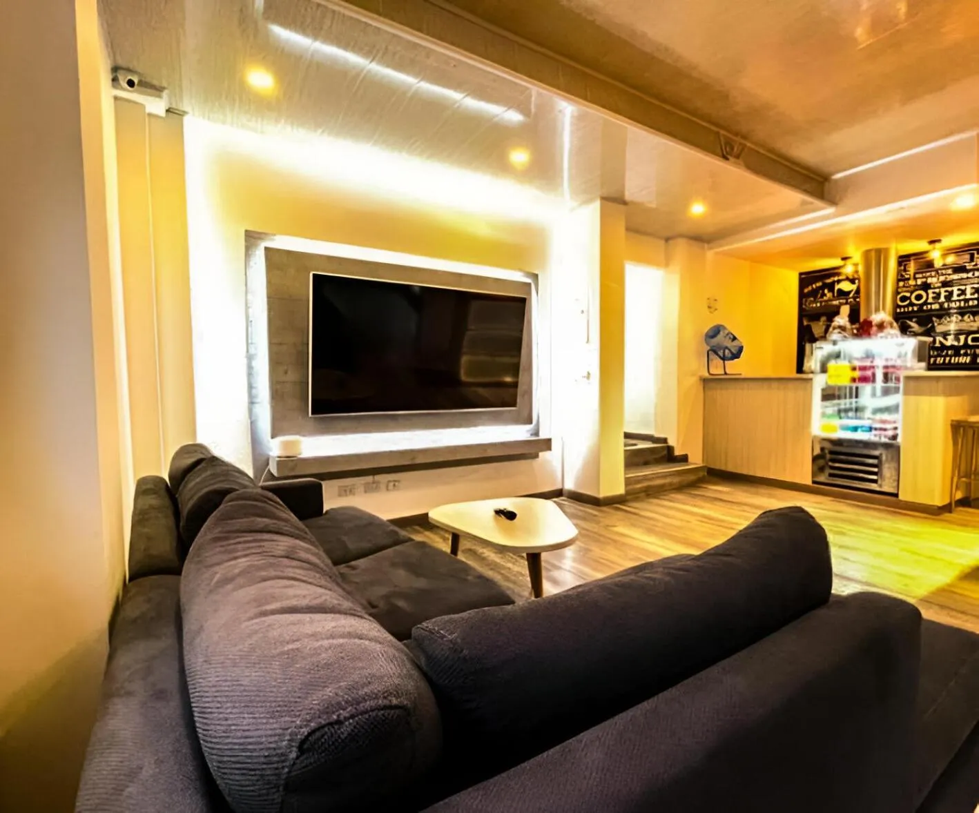 Communal lounge/ TV room in Lavid Hotel Kennedy