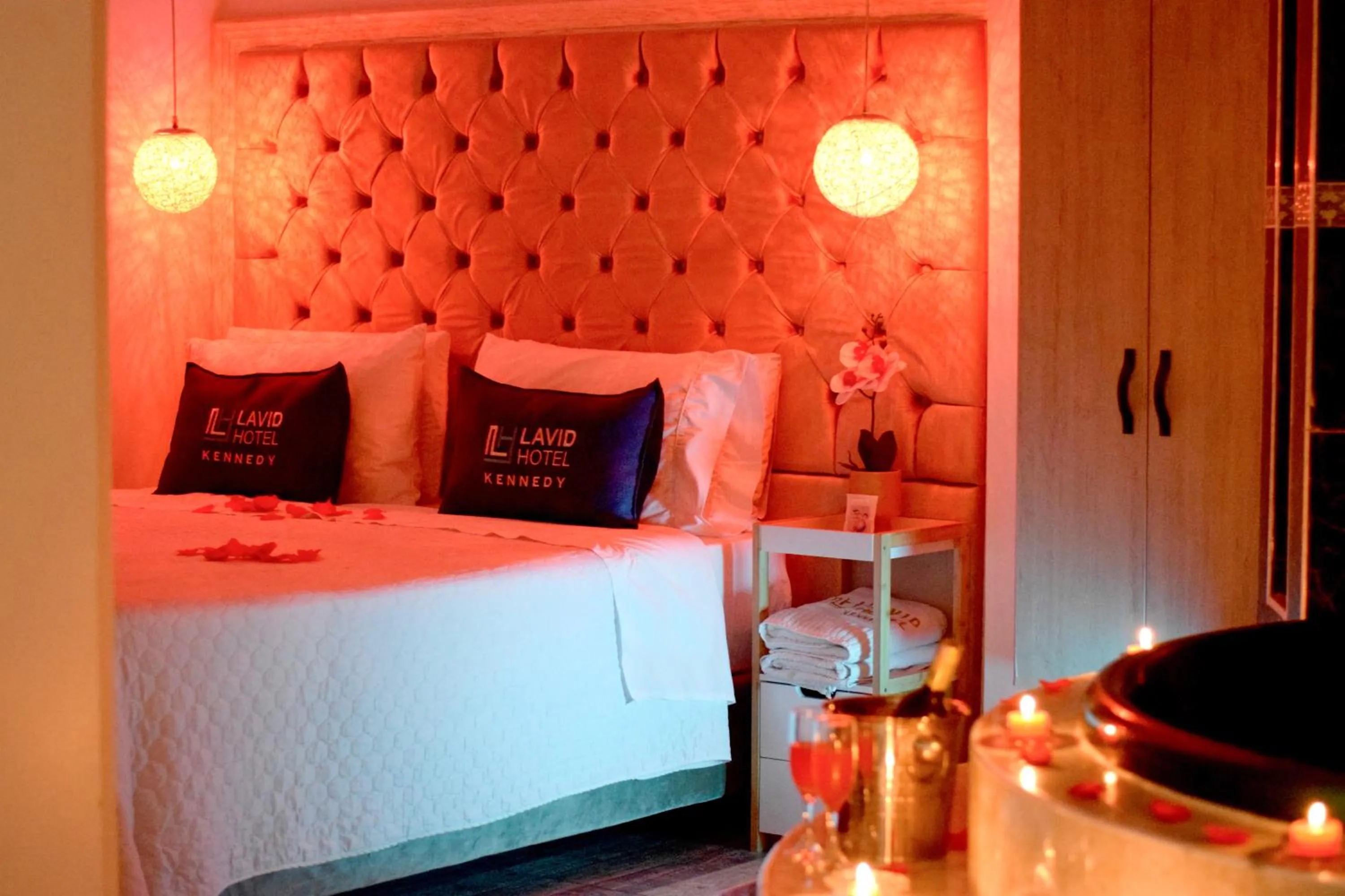 Shower, Bed in Lavid Hotel Kennedy